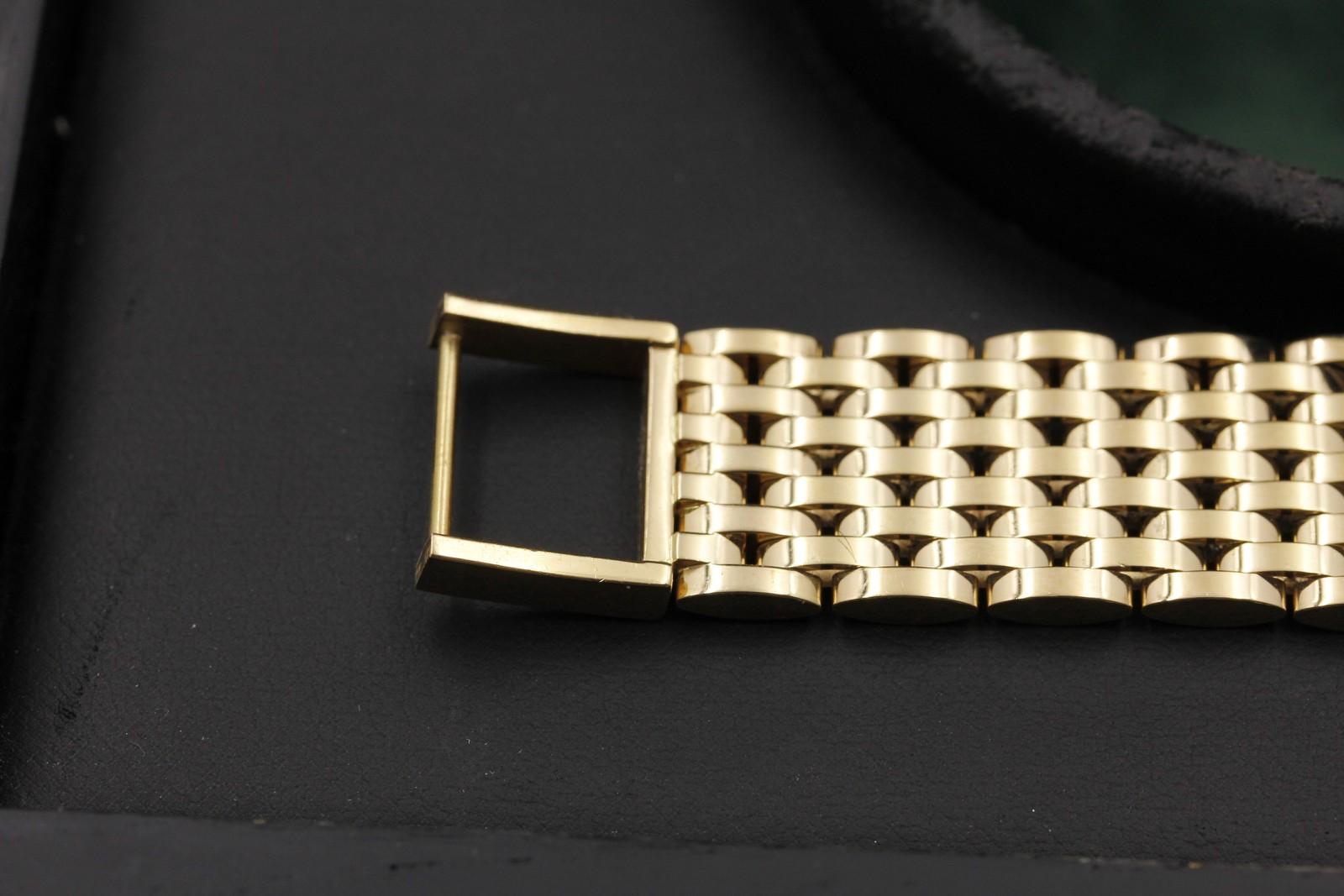 Watch Image 10