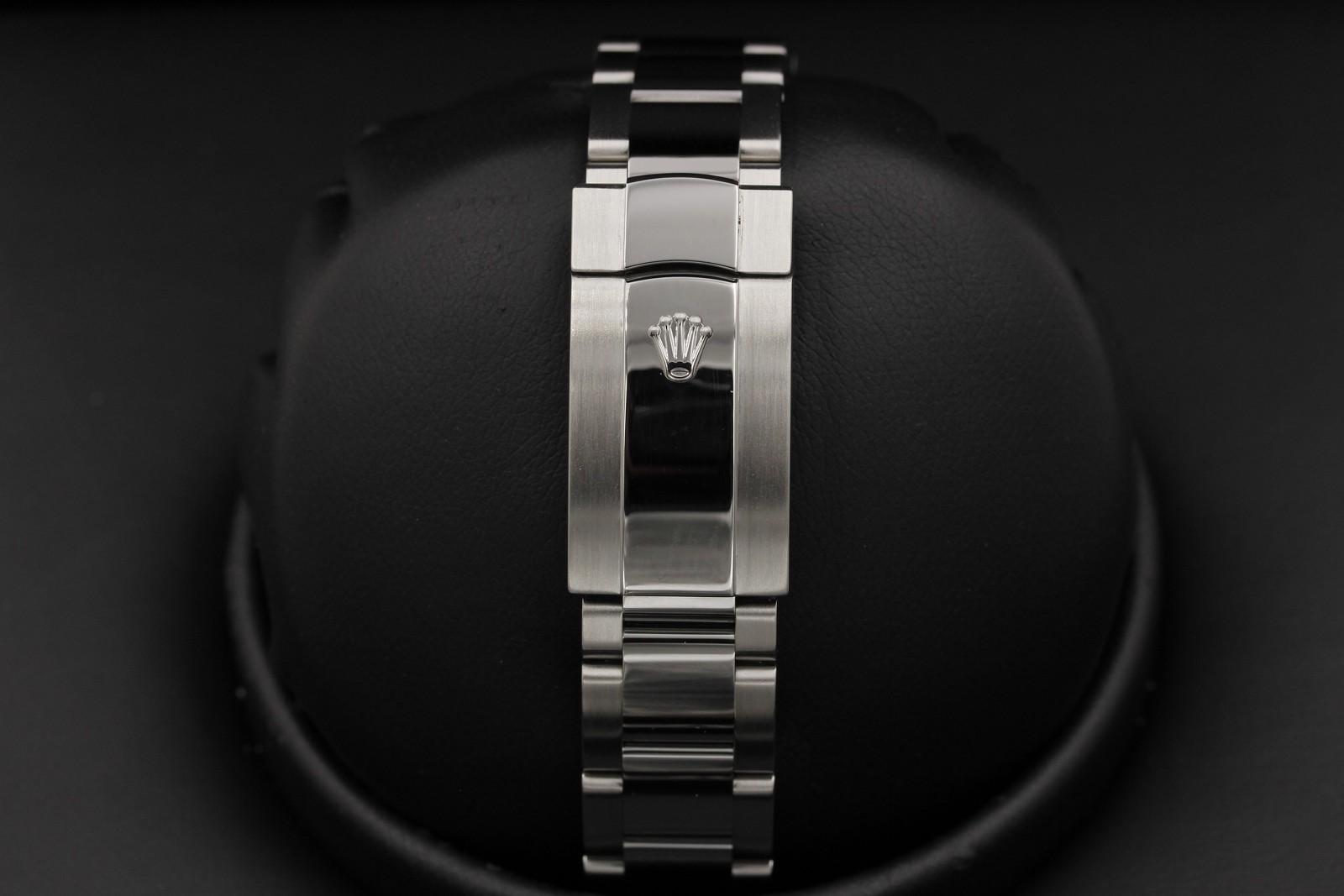Watch Image 7