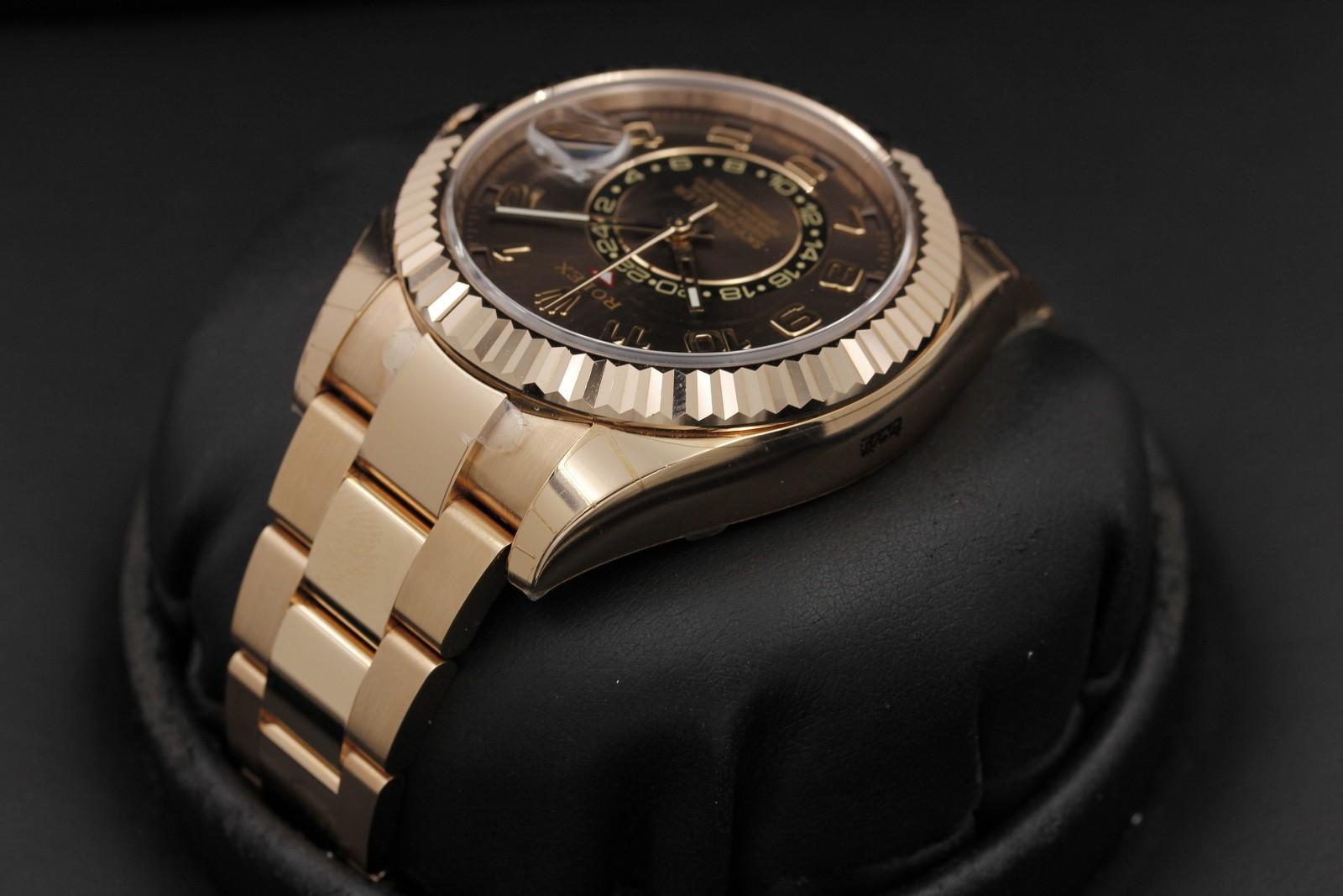 Watch Image 5