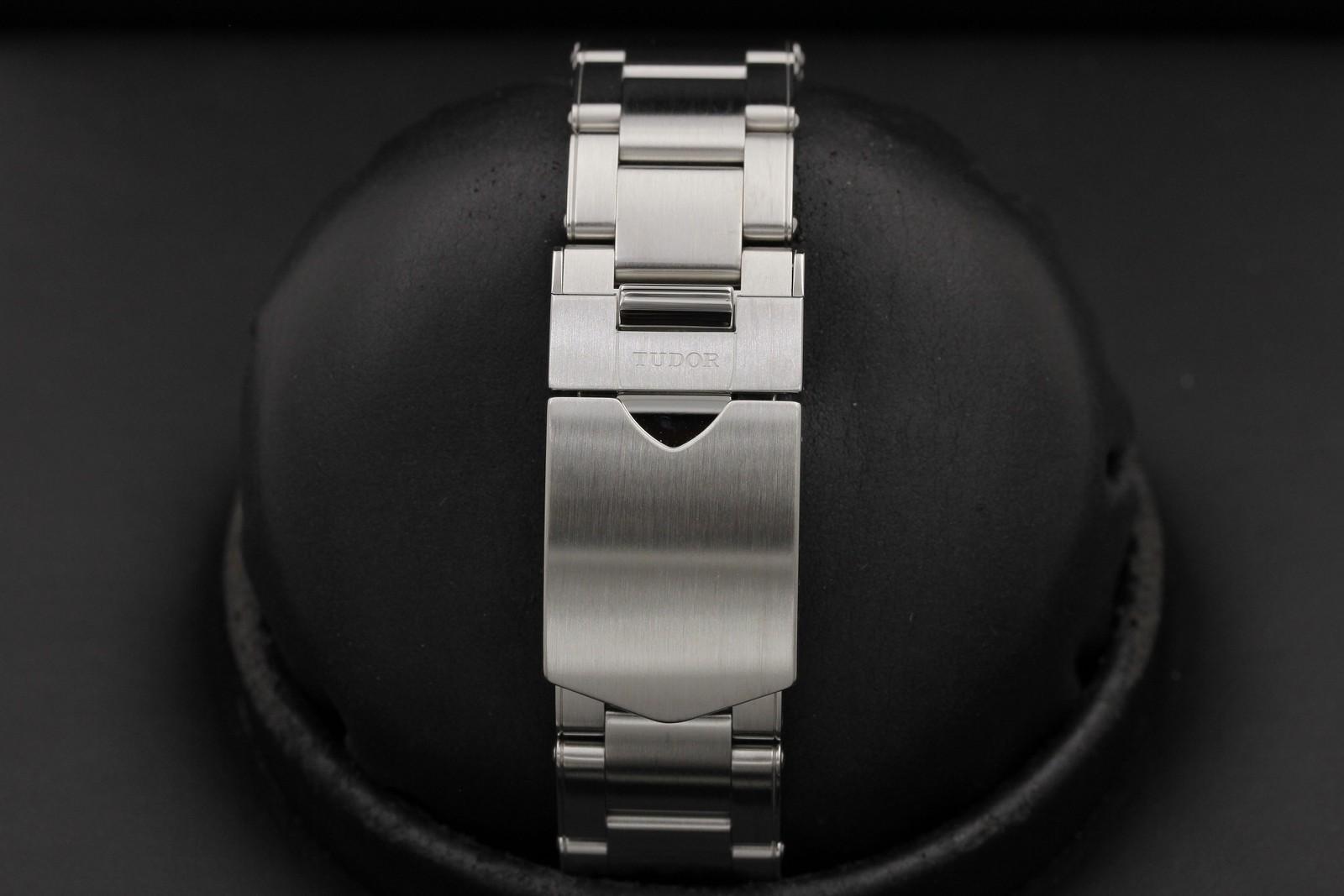 Watch Image 7