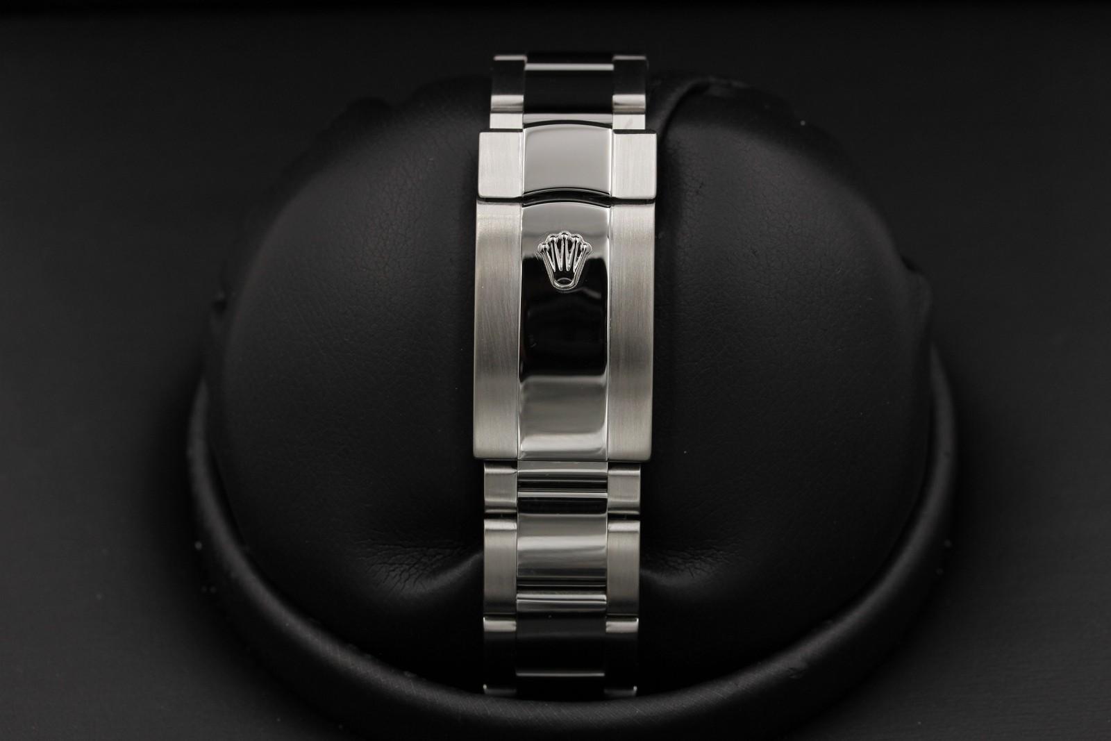 Watch Image 7