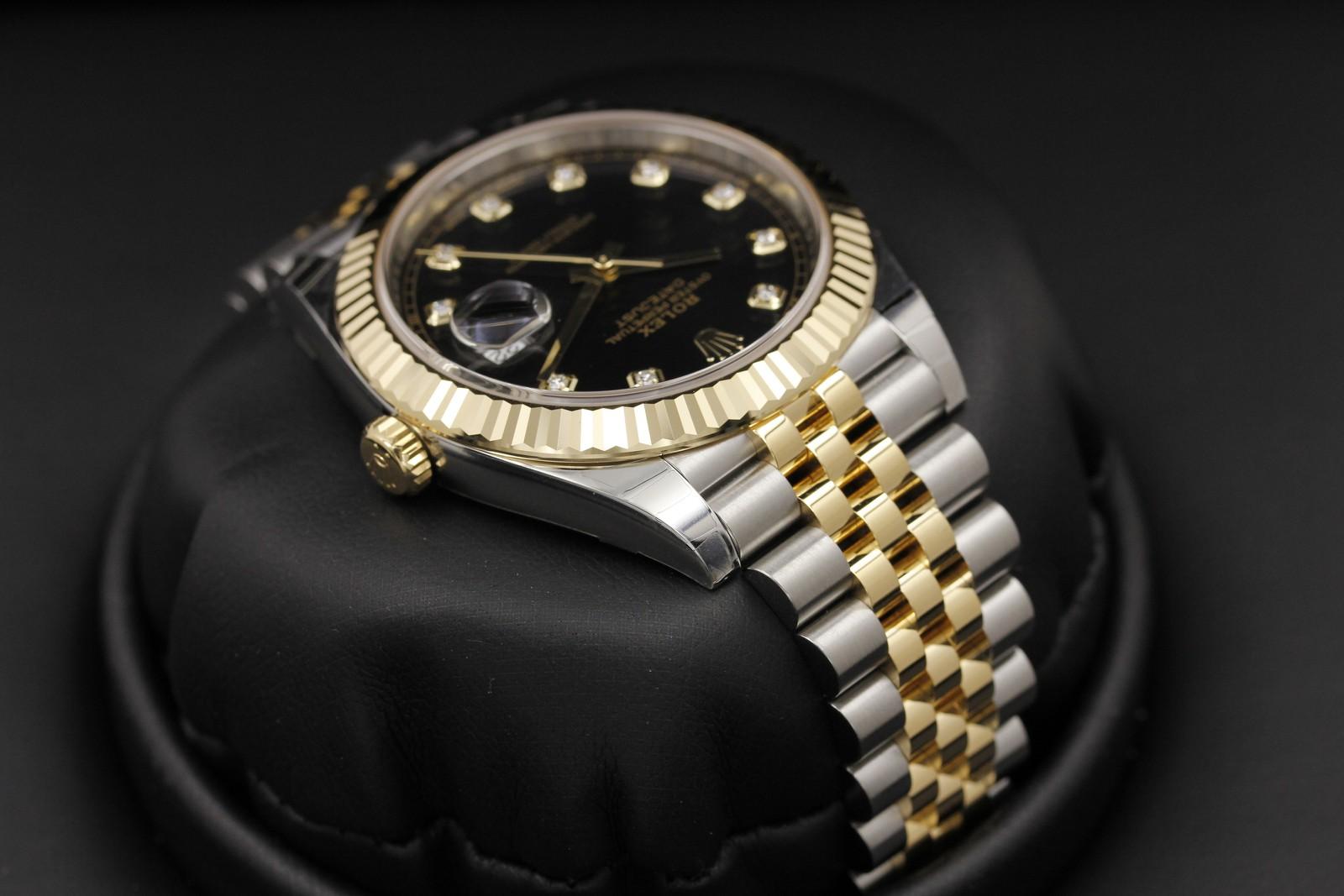 Watch Image 4