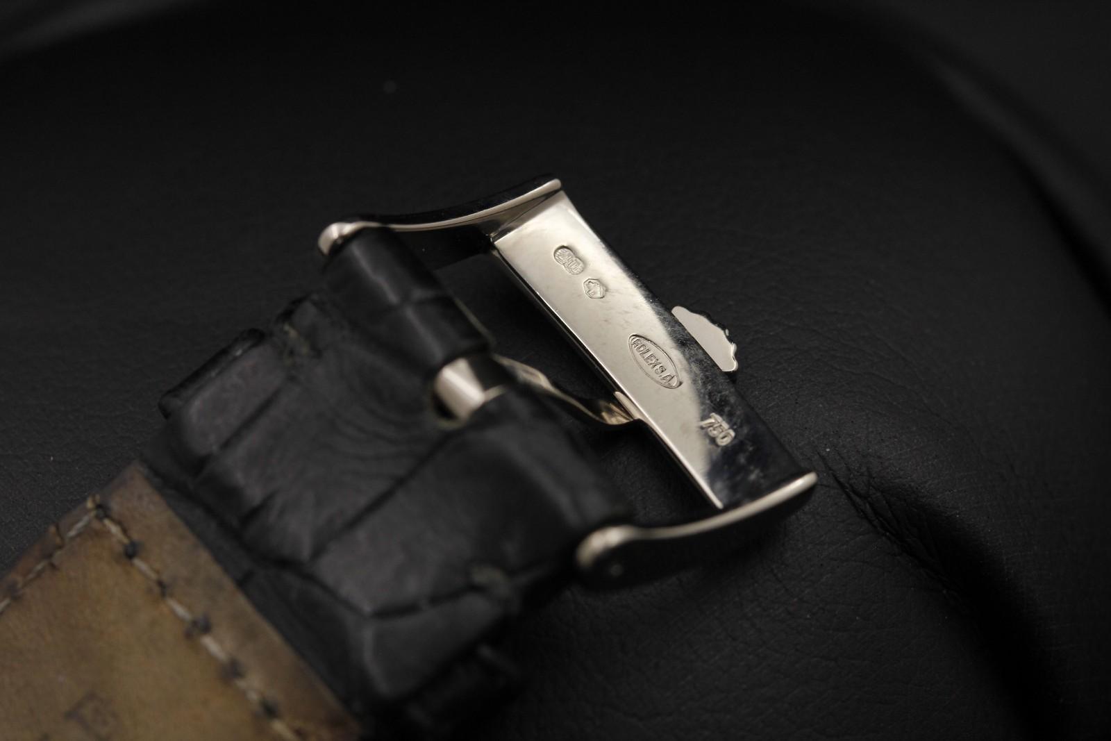 Watch Image 11