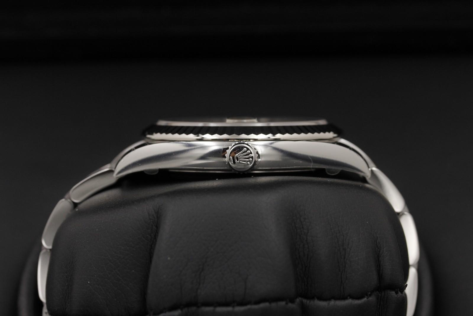 Watch Image 3