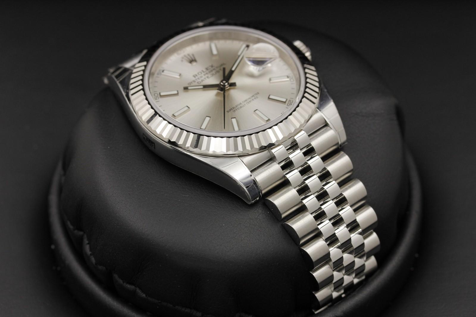 Watch Image 6
