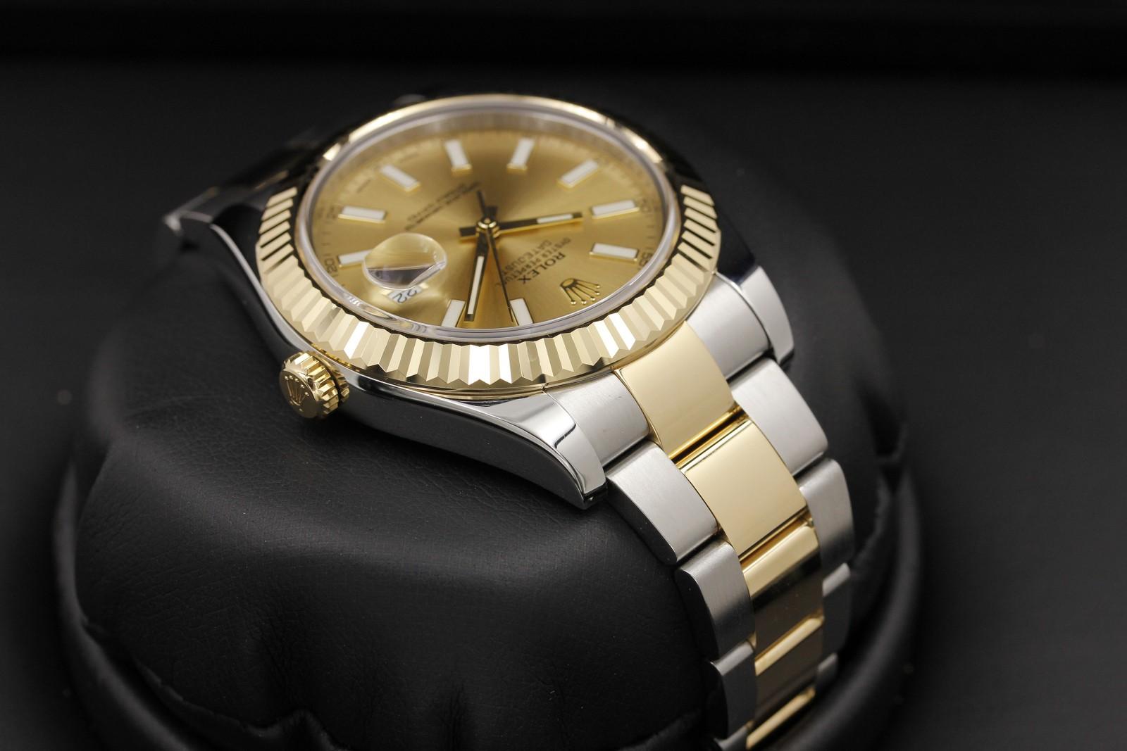 Watch Image 4