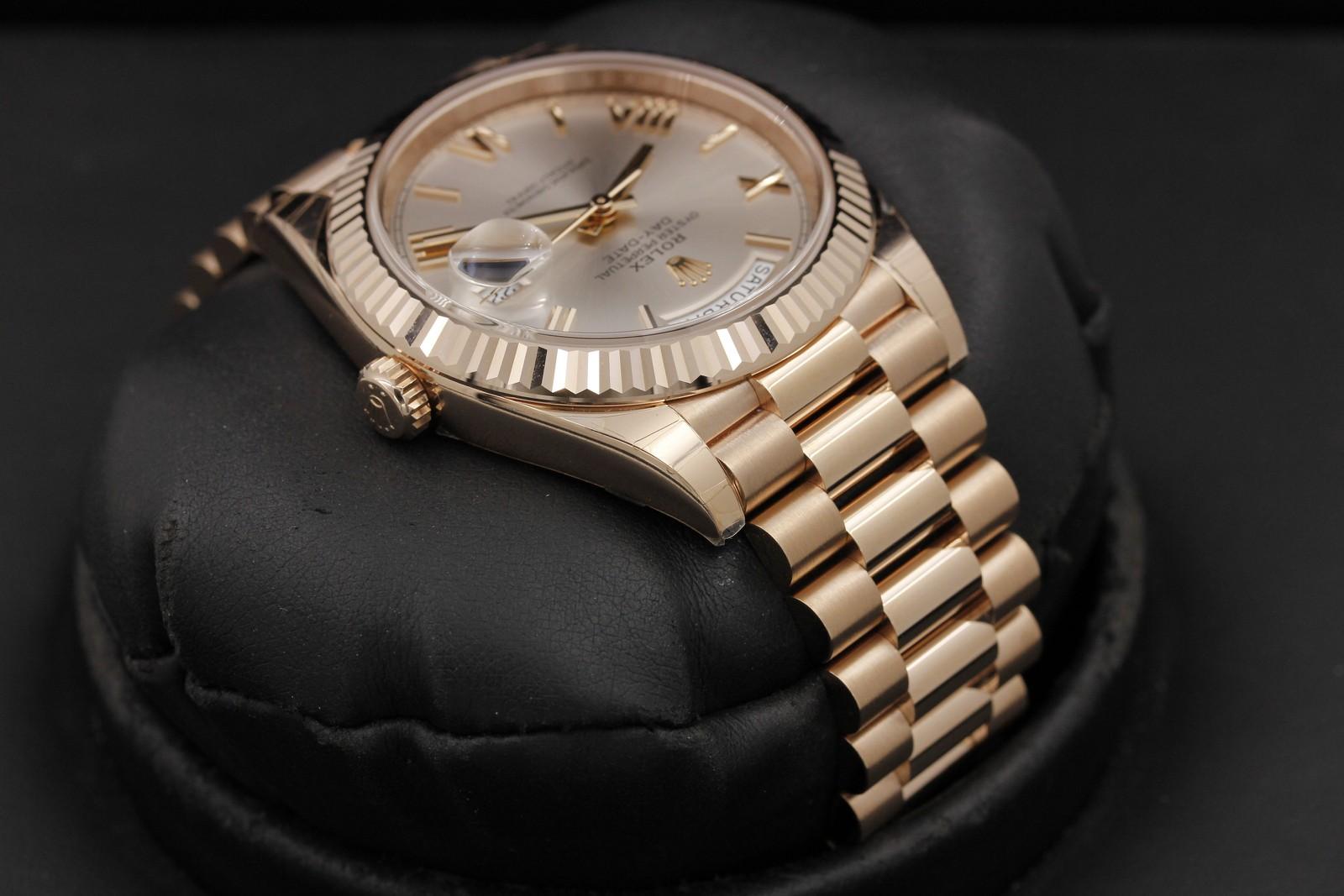 Watch Image 4