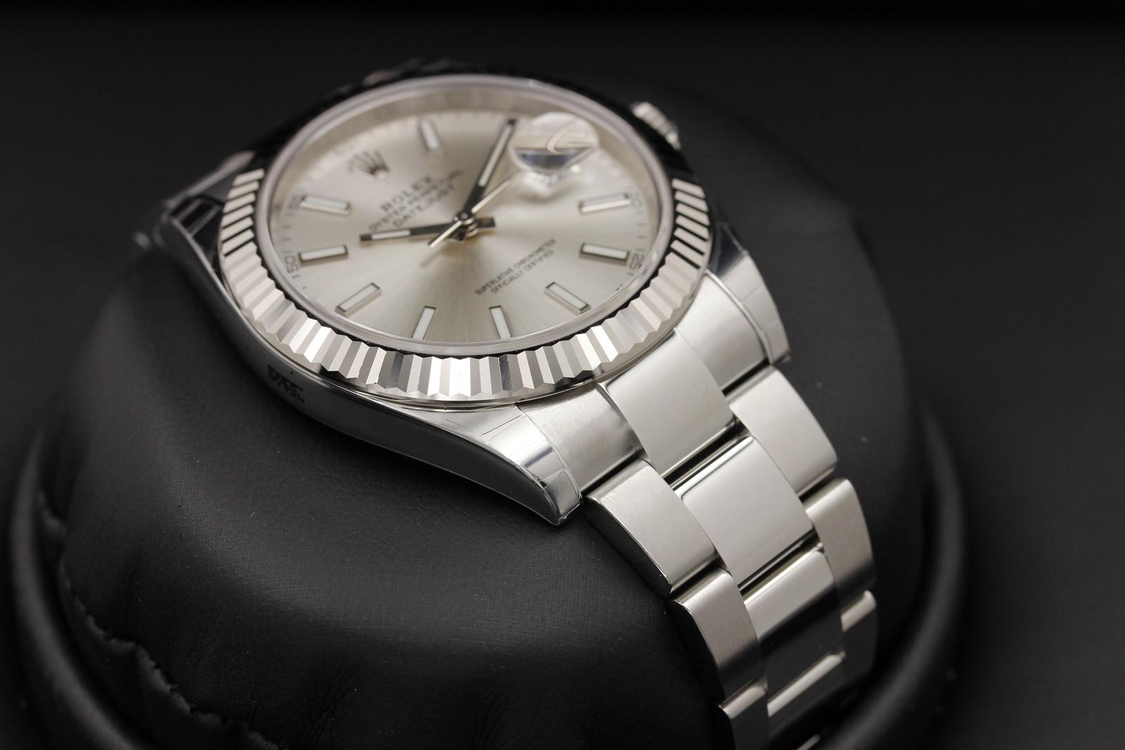 Watch Image 6