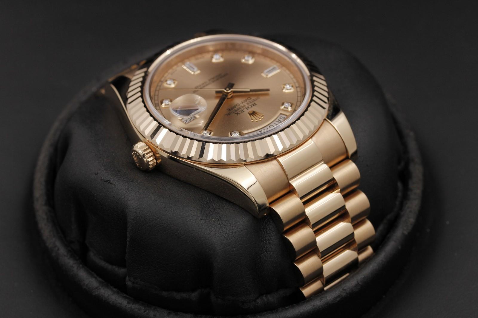 Watch Image 4