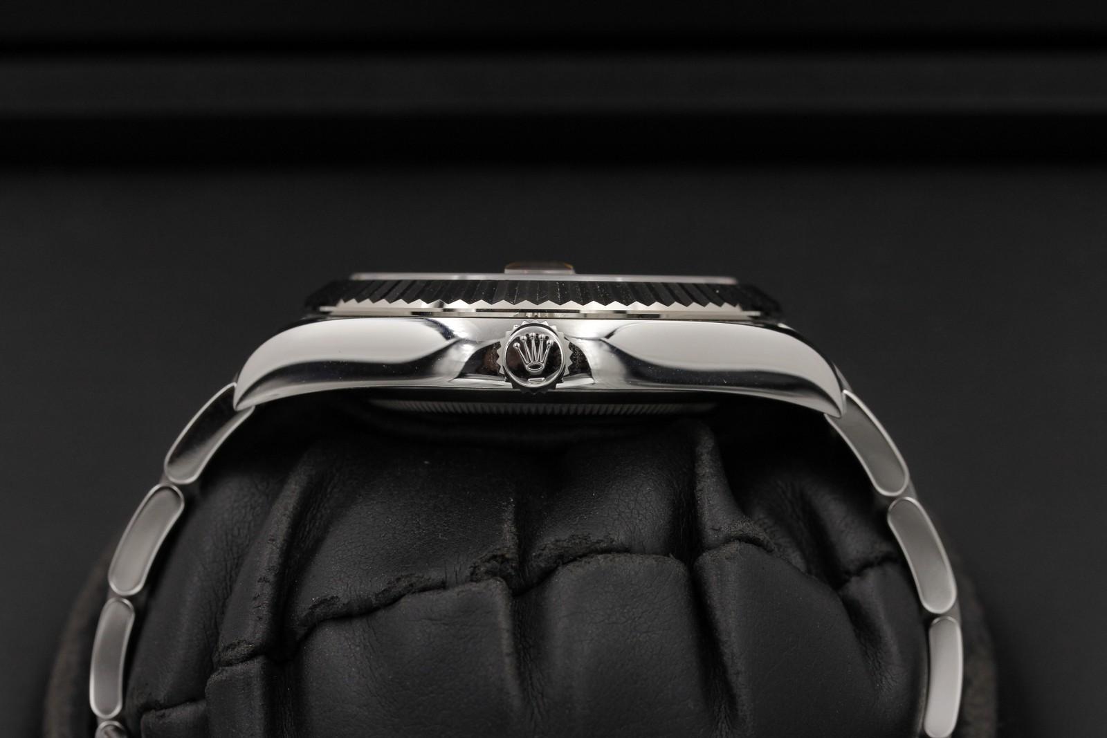 Watch Image 3