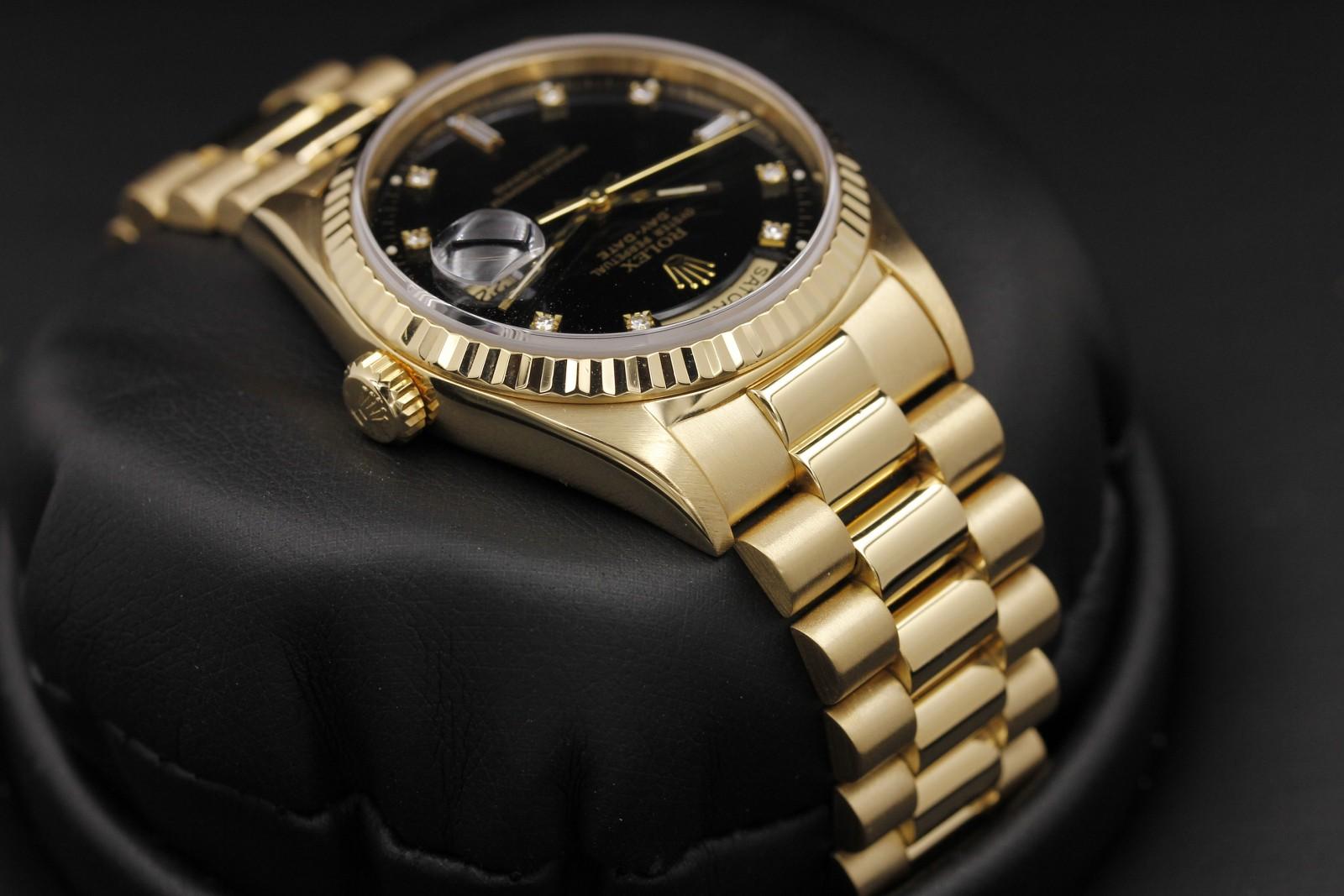 Watch Image 4