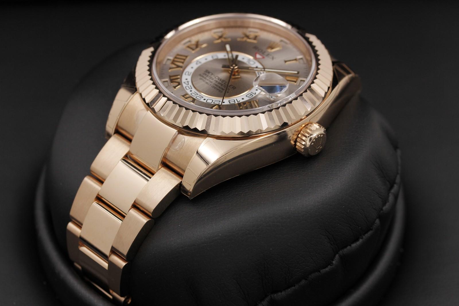 Watch Image 2