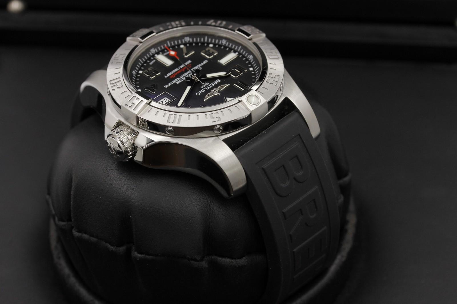 Watch Image 4