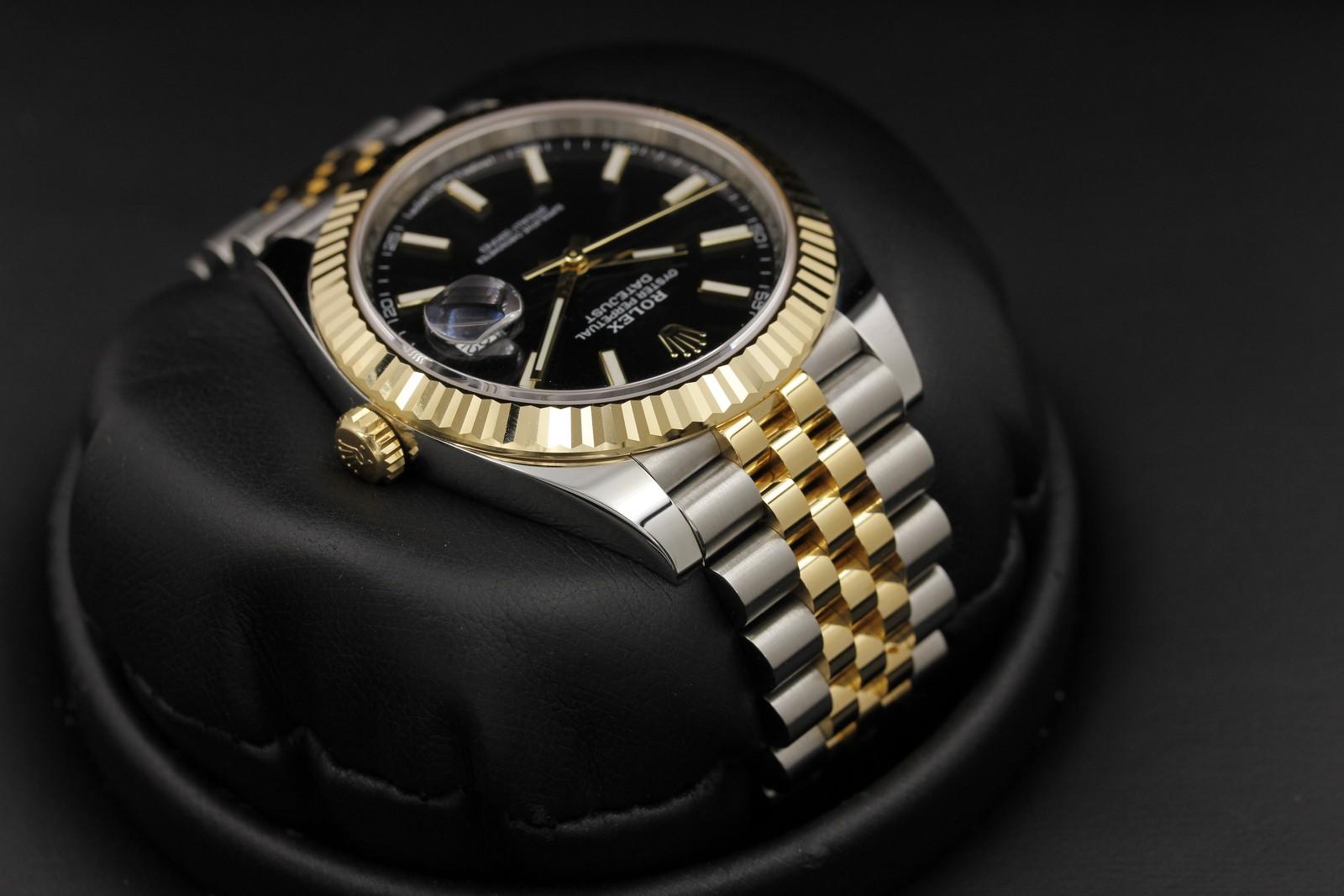 Watch Image 4