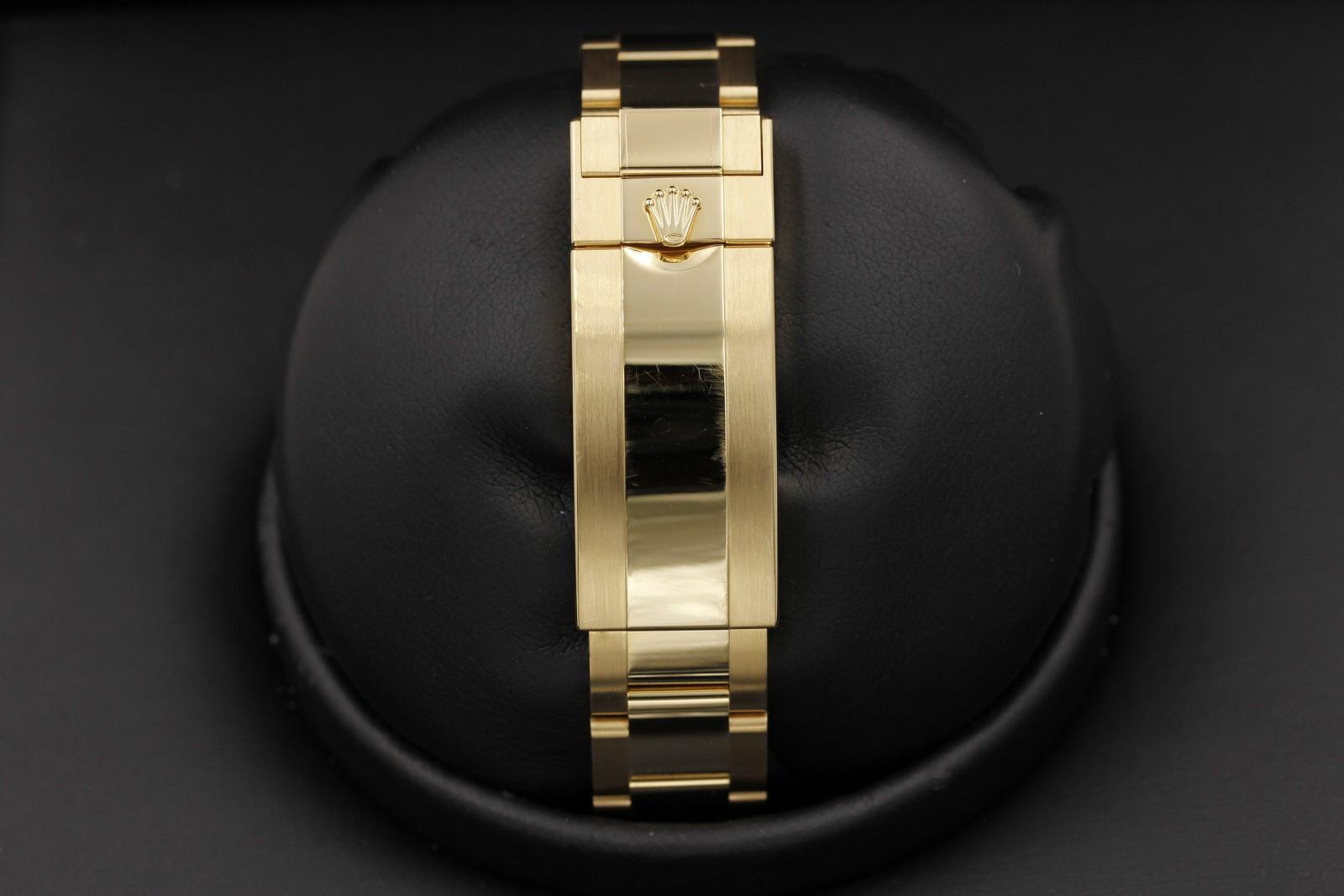 Watch Image 7