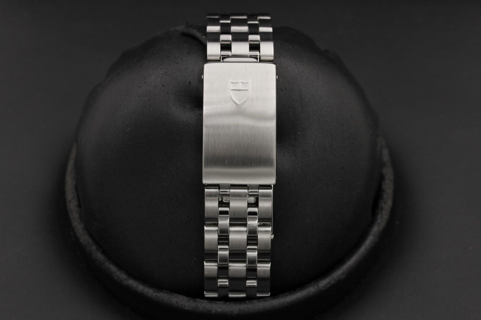 Watch Image 7