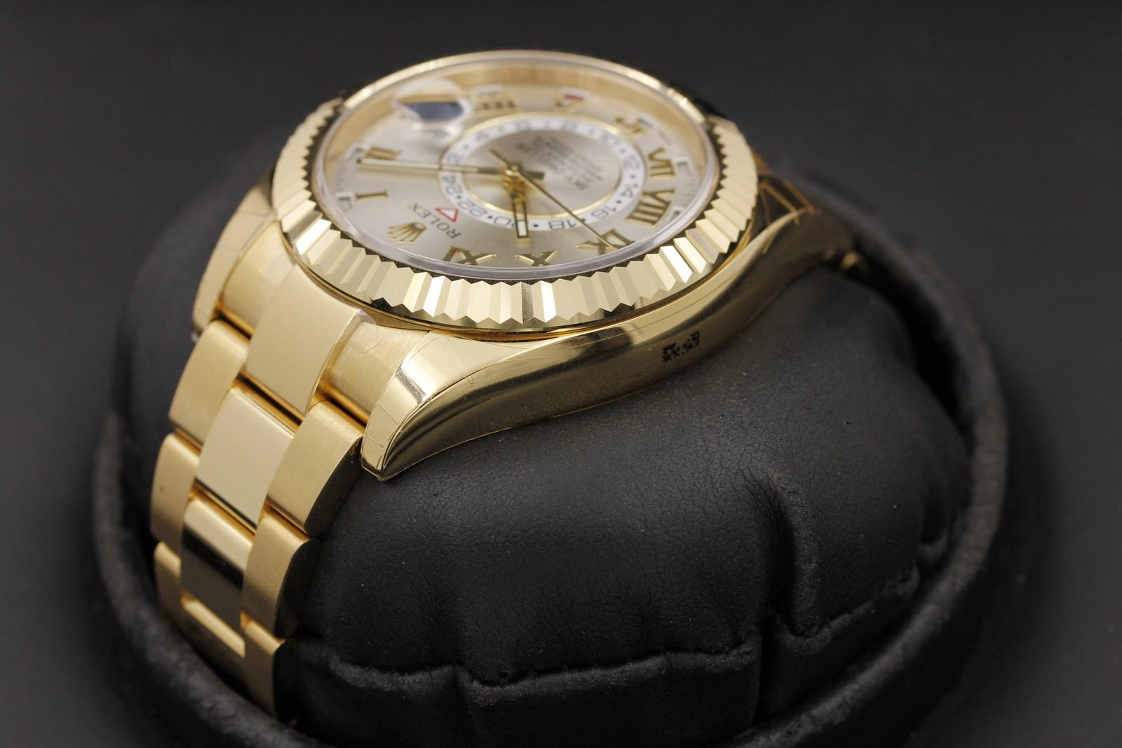 Watch Image 5