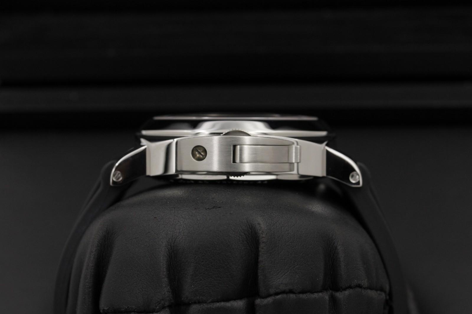 Watch Image 3