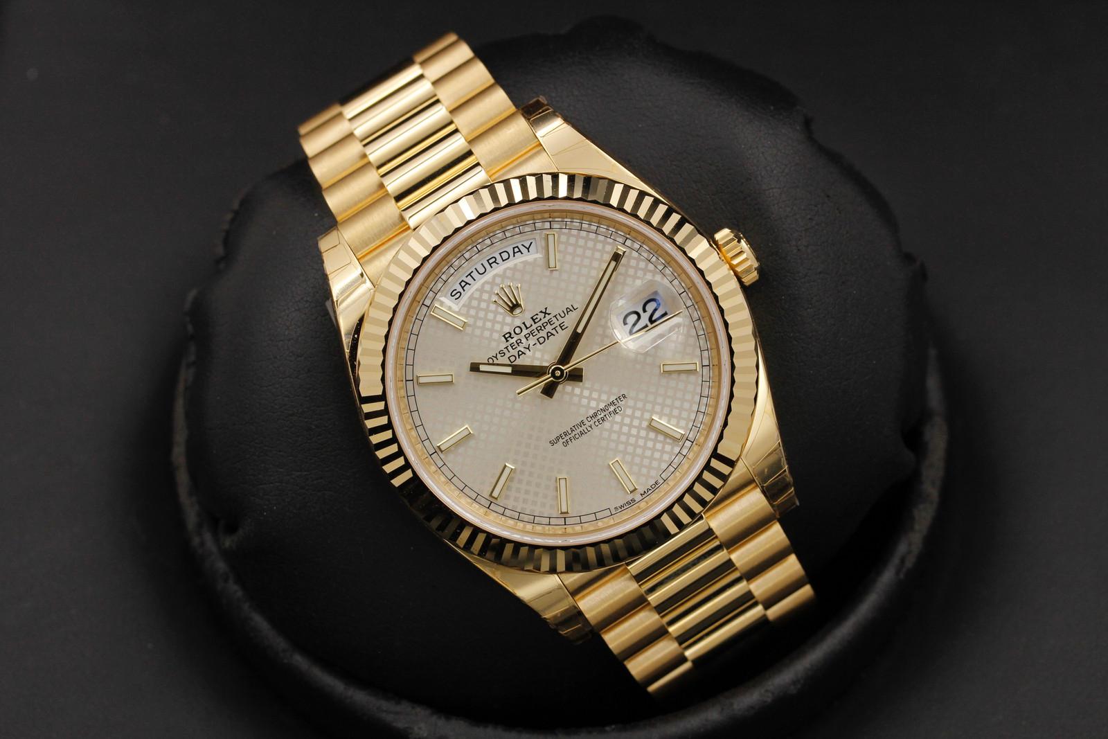 Watch Image 9