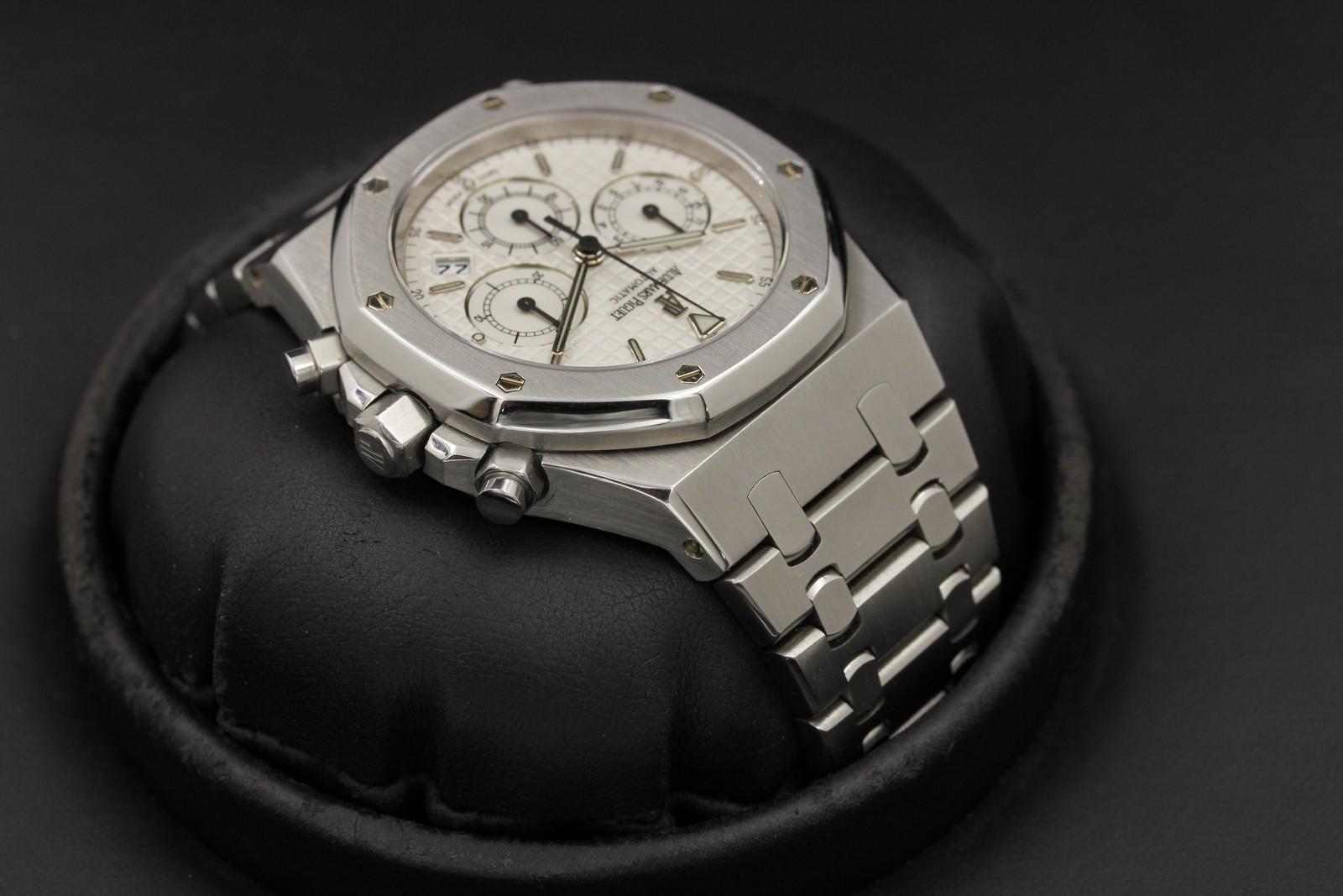 Watch Image 4