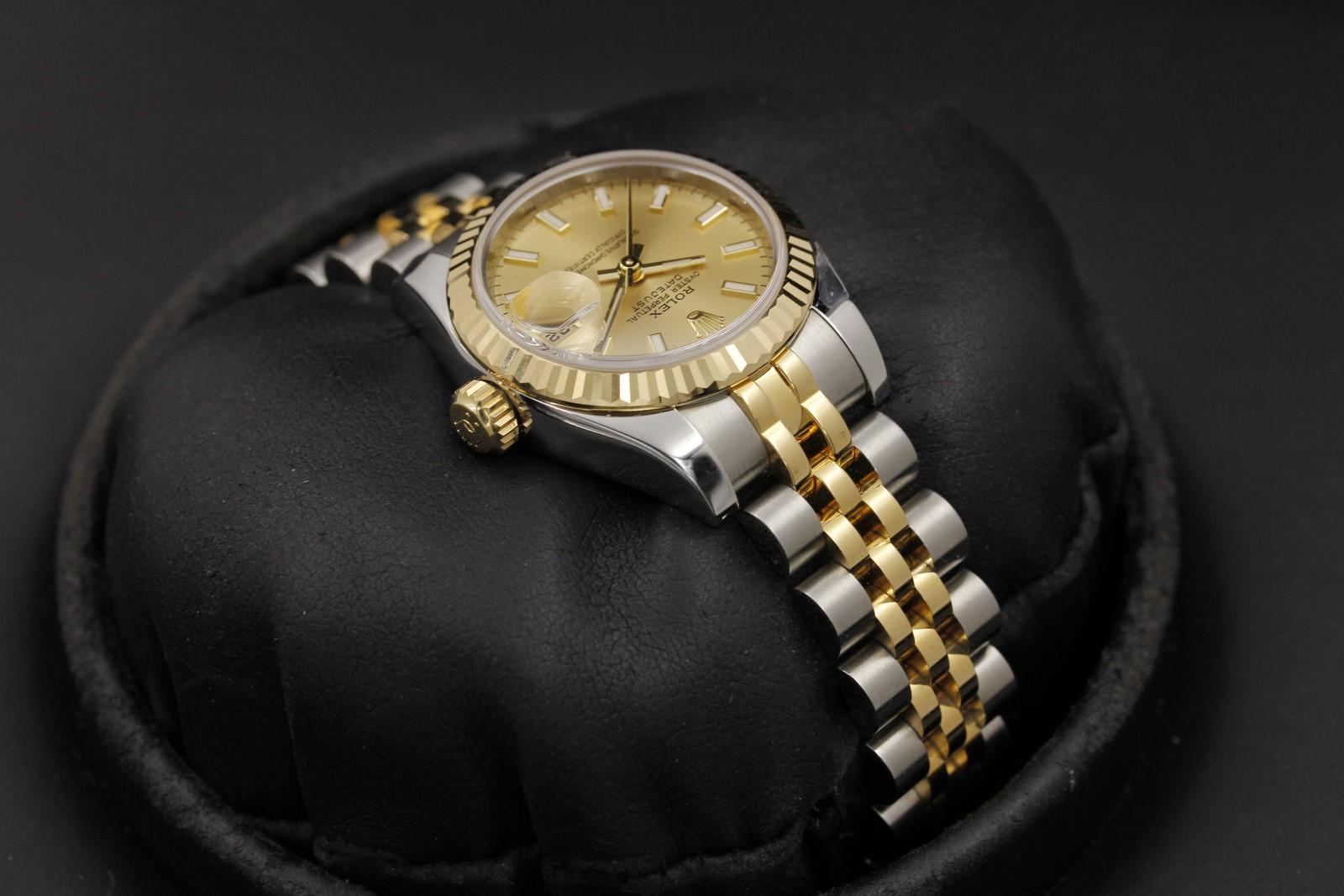 Watch Image 4