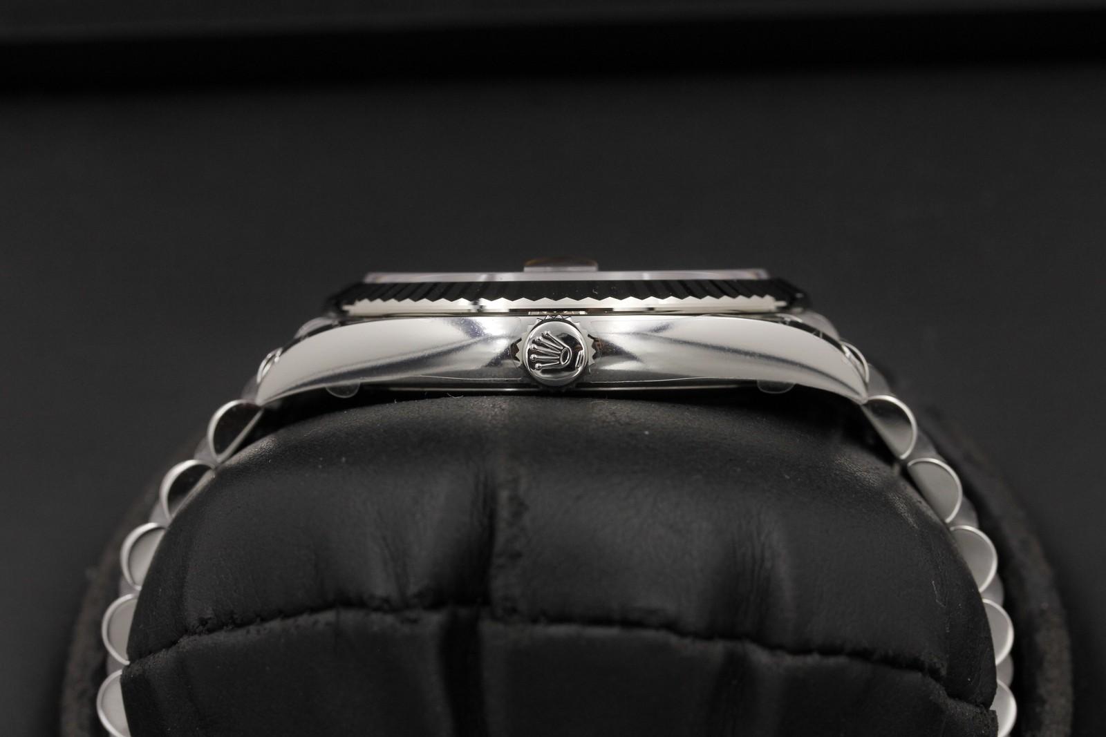 Watch Image 3