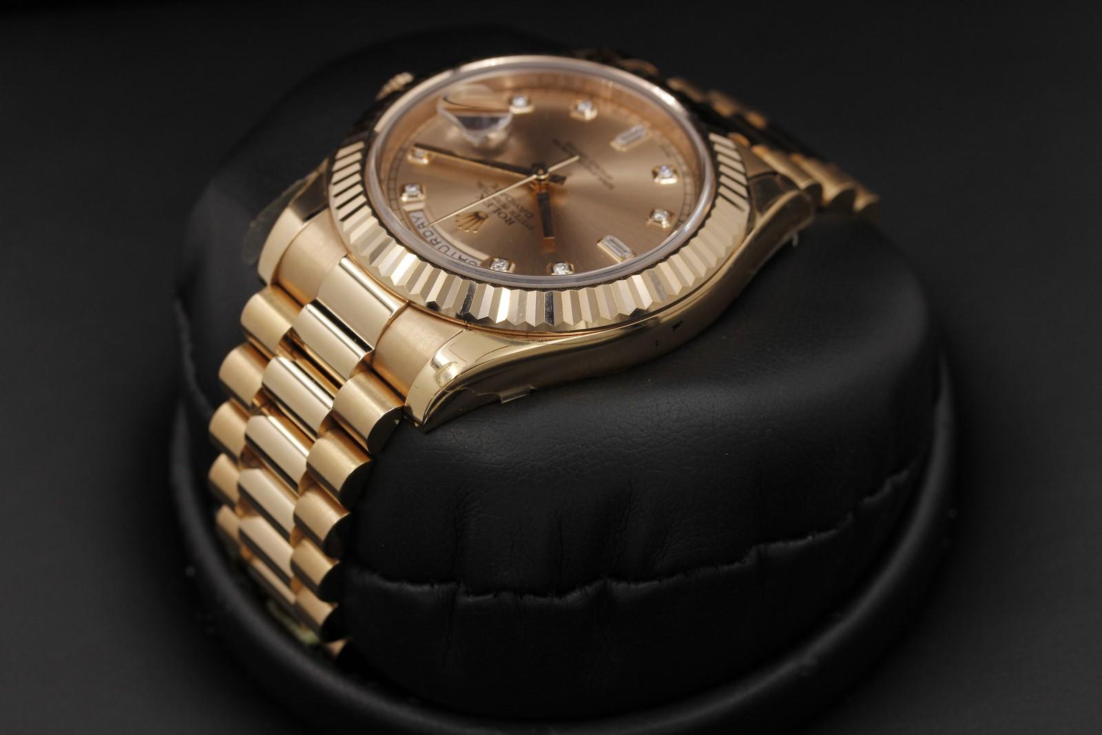 Watch Image 5