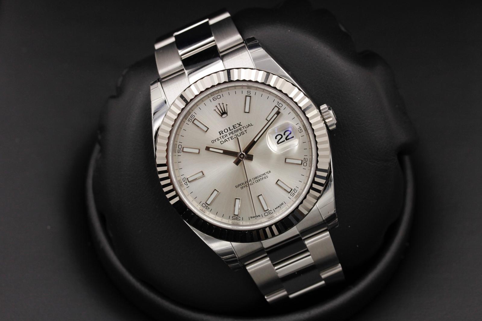 Watch Image 9