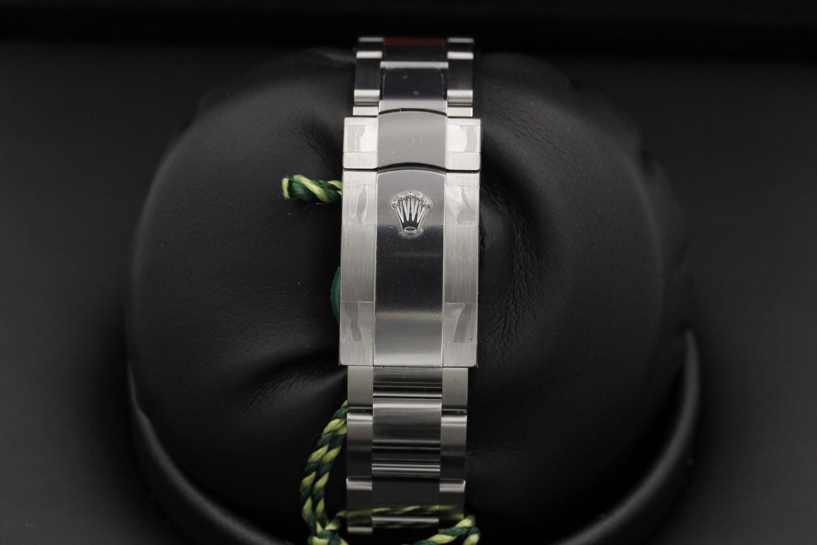Watch Image 7