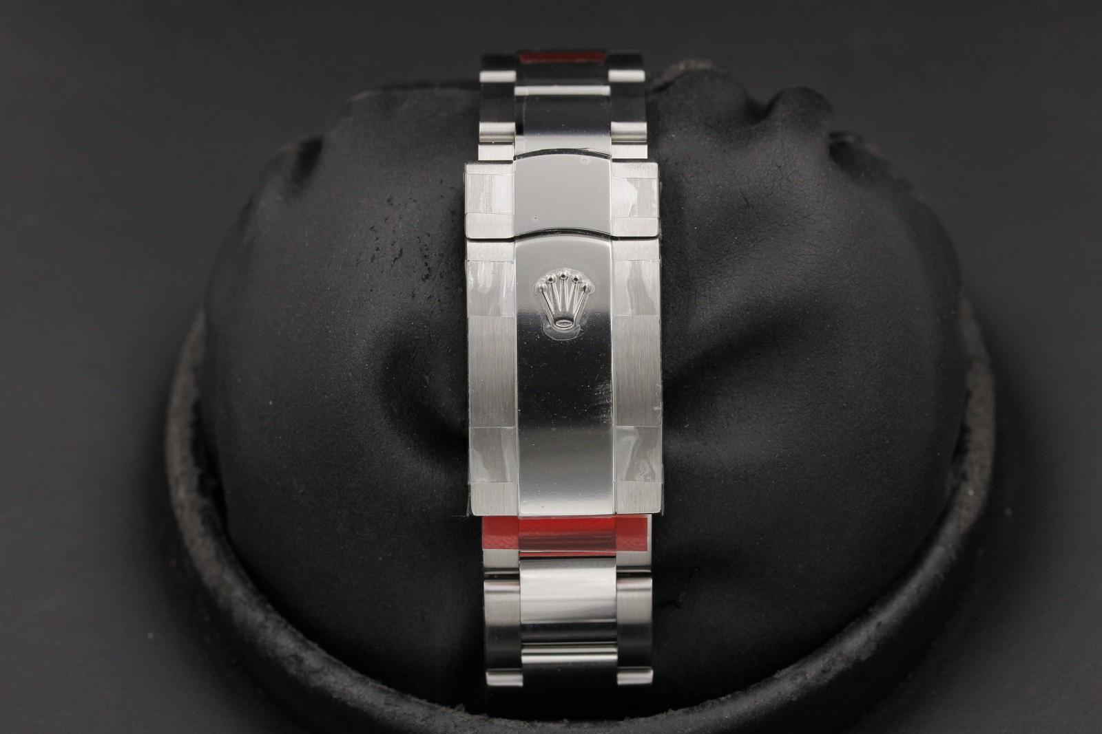 Watch Image 7