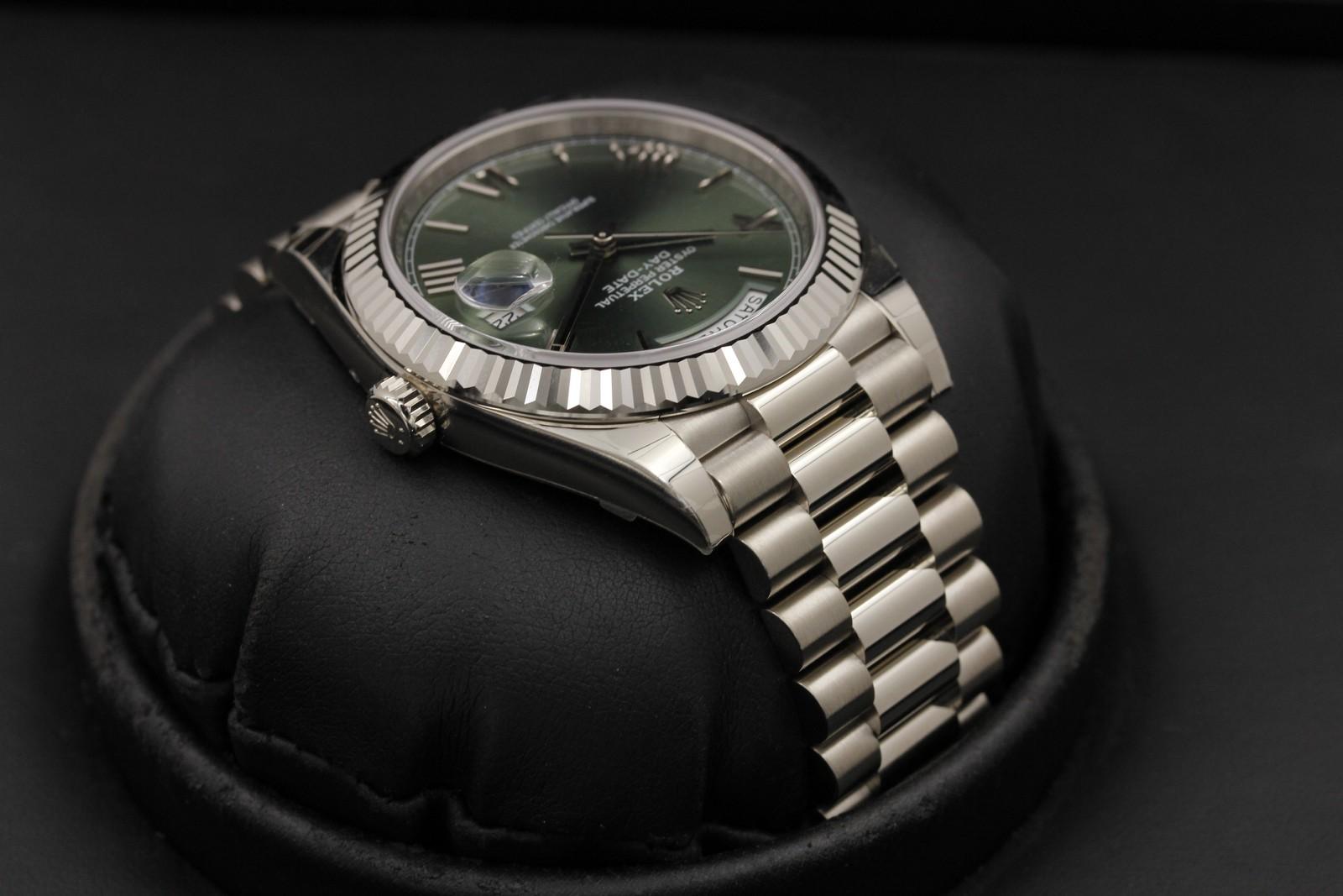 Watch Image 4