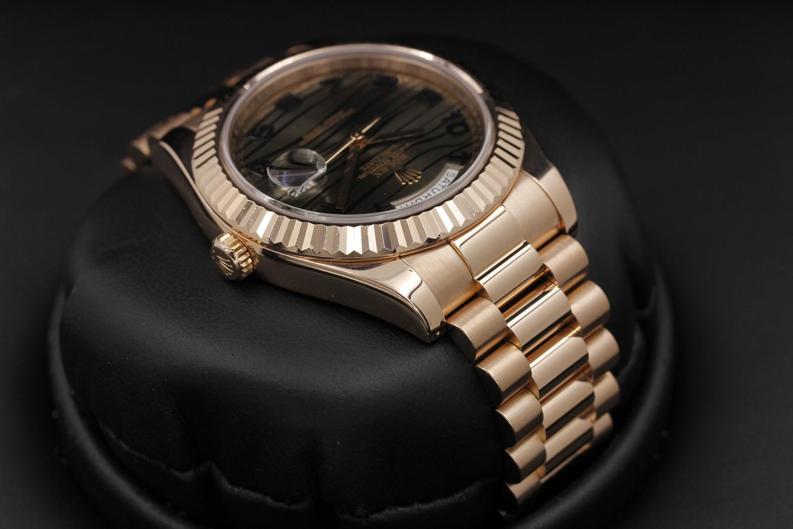 Watch Image 4