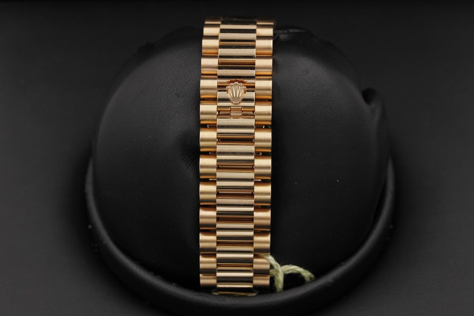 Watch Image 7