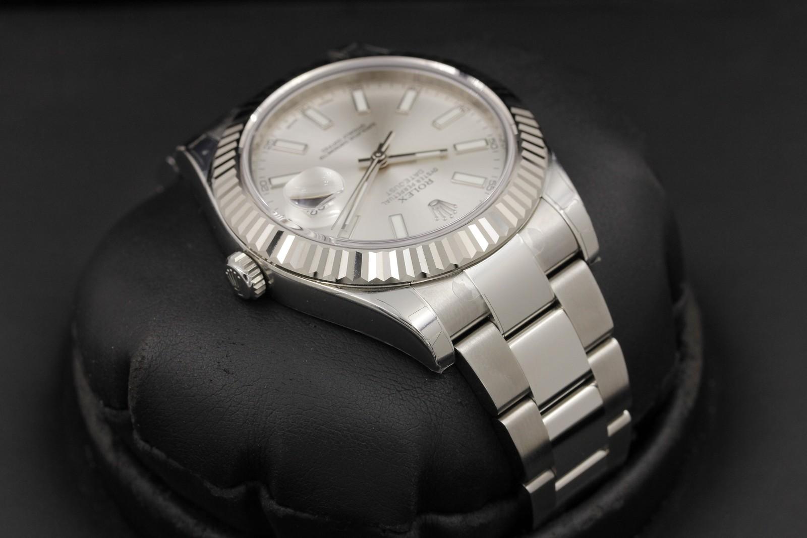 Watch Image 4