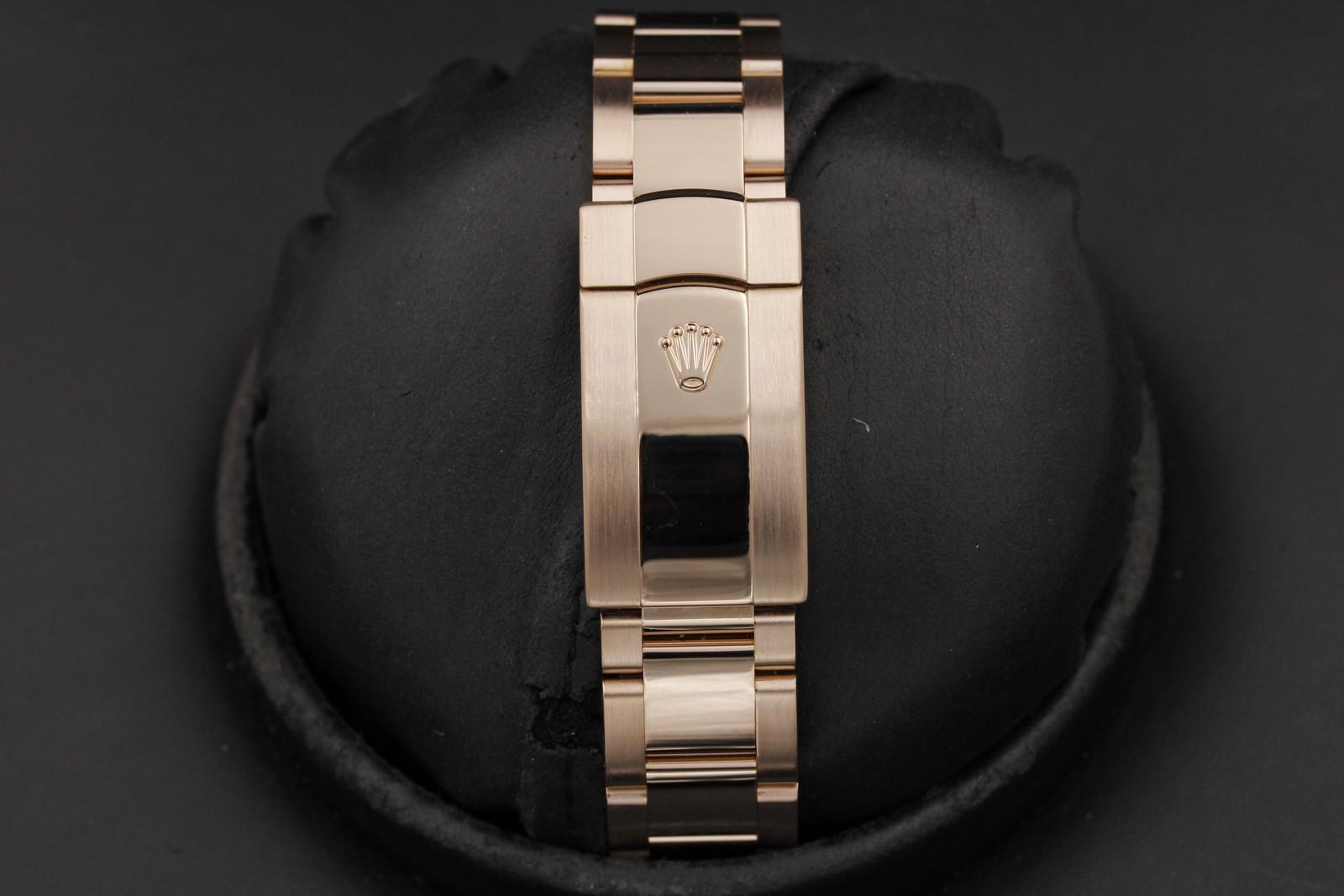 Watch Image 7