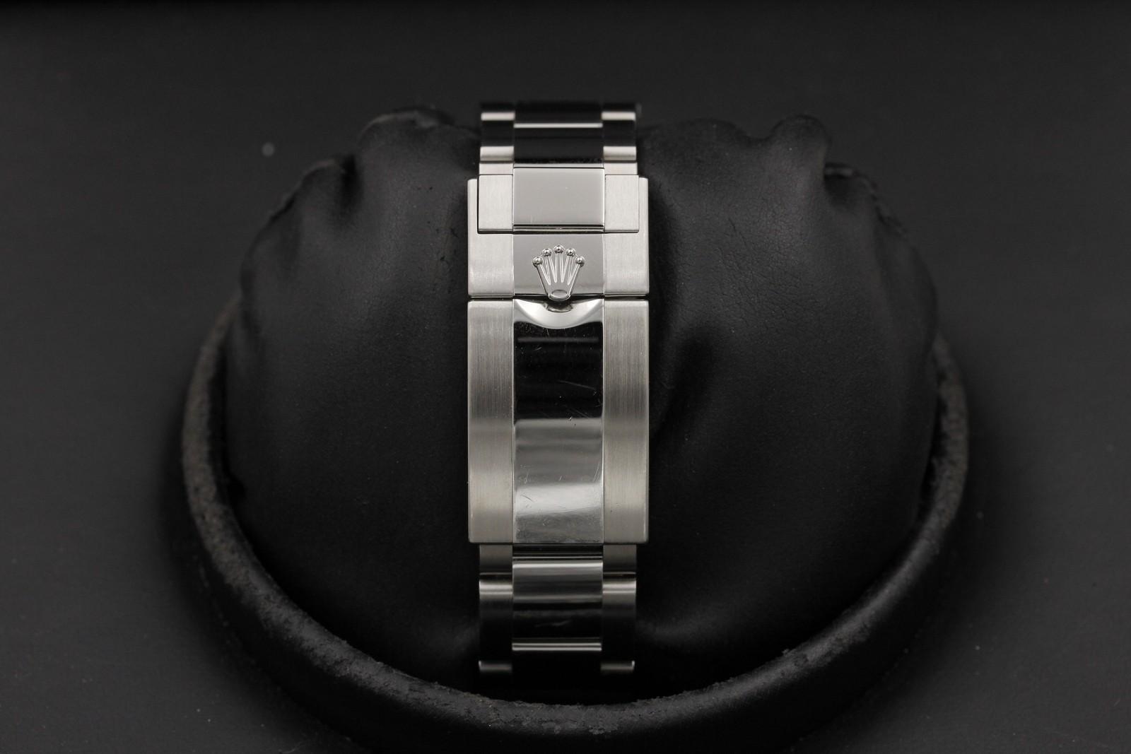 Watch Image 7