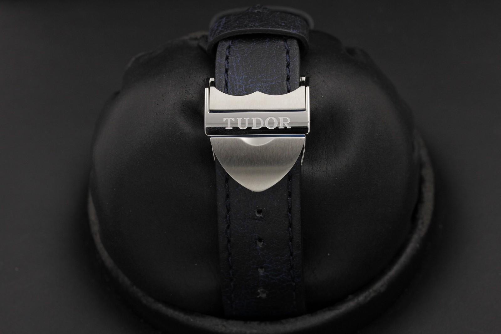 Watch Image 7