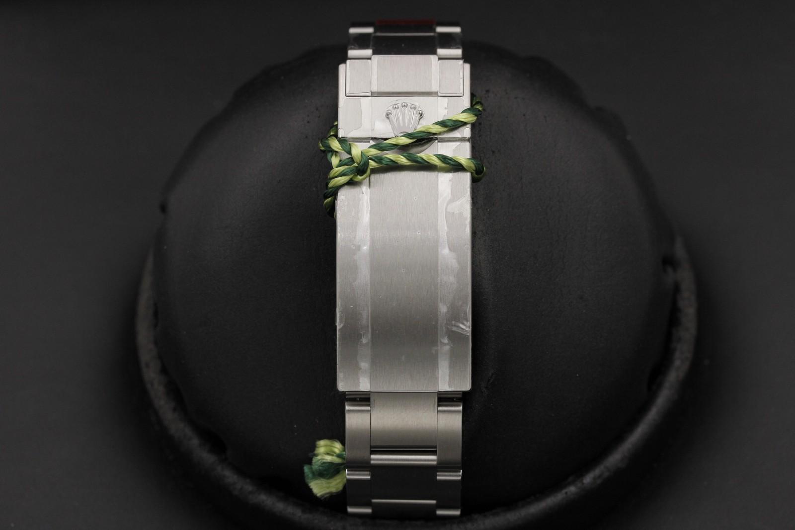 Watch Image 7