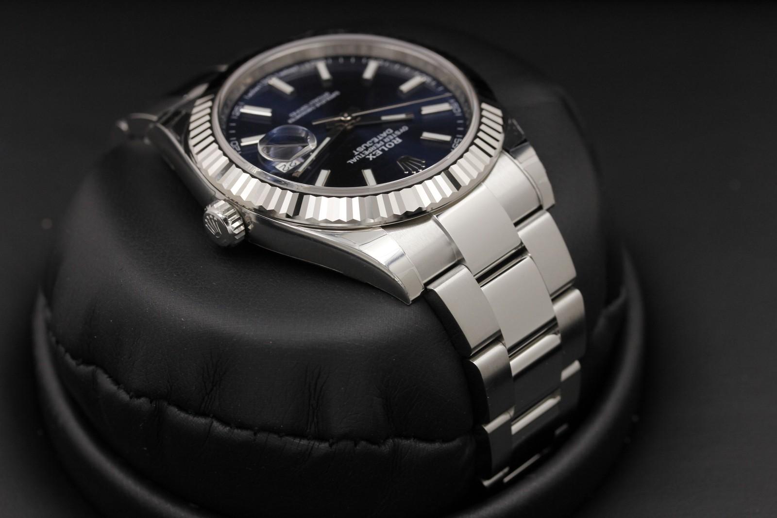 Watch Image 4