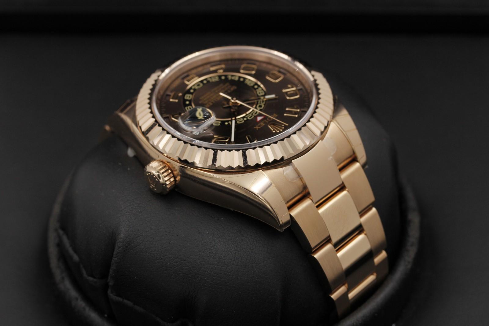 Watch Image 4