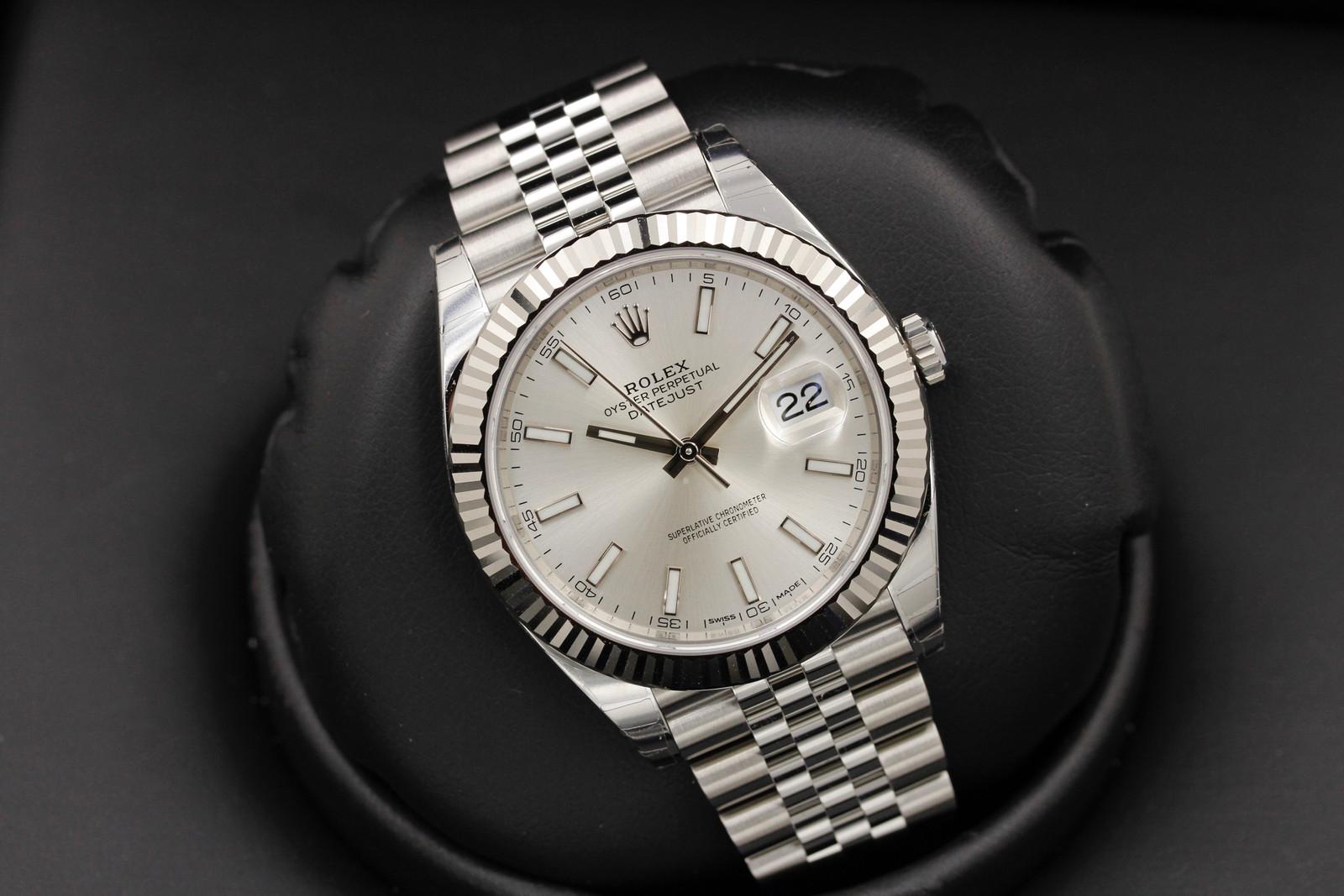 Watch Image 9
