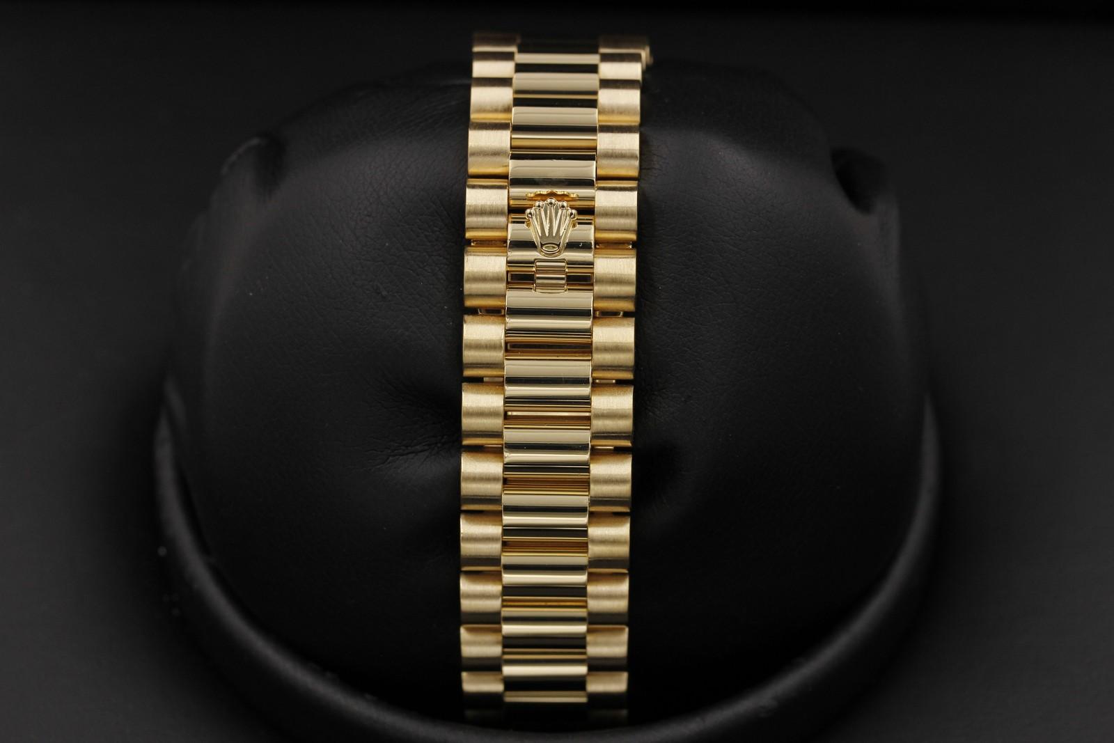 Watch Image 7