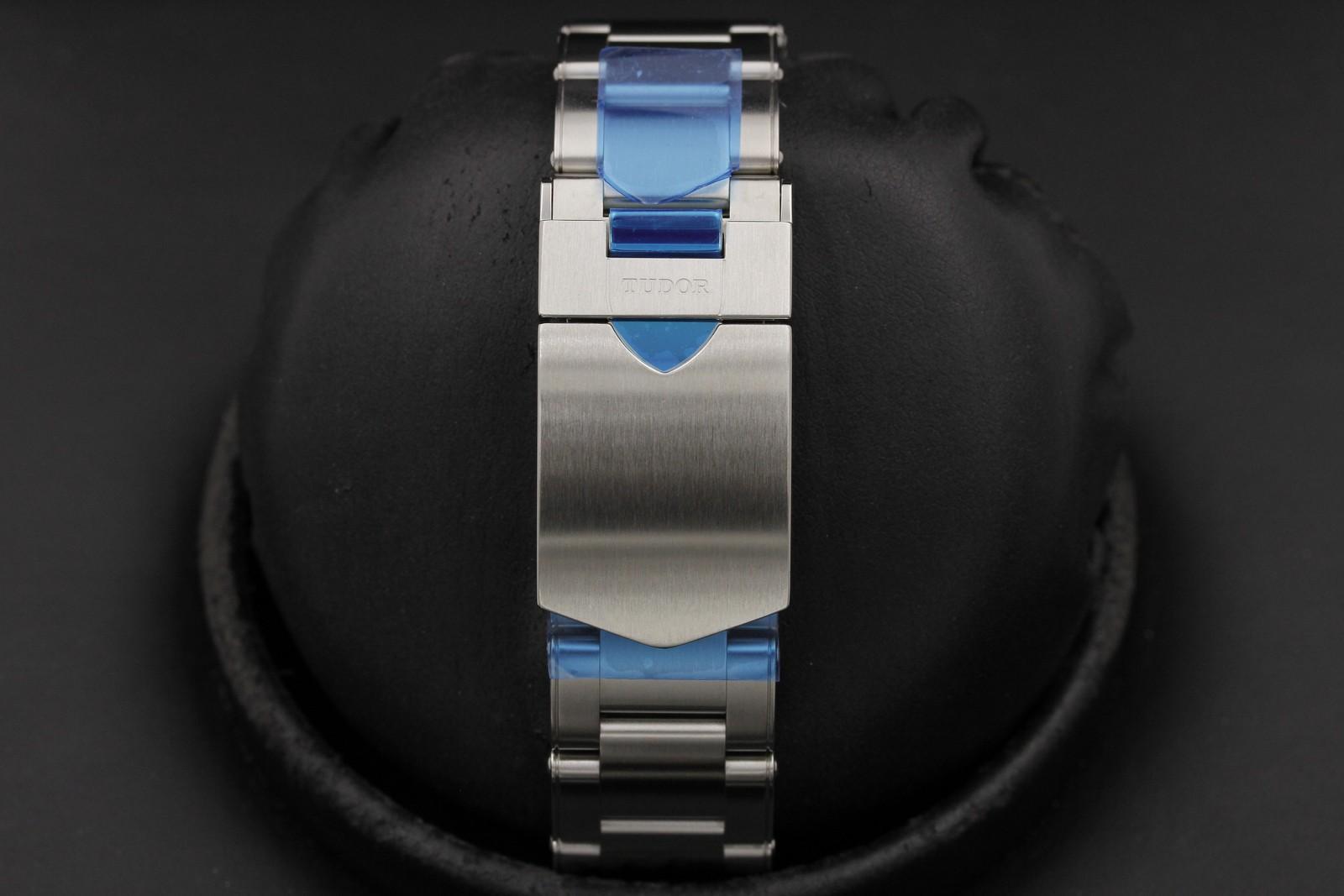 Watch Image 7
