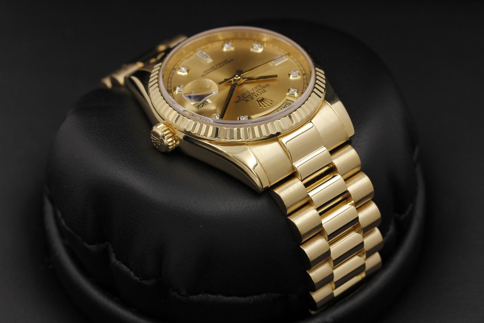 Watch Image 4