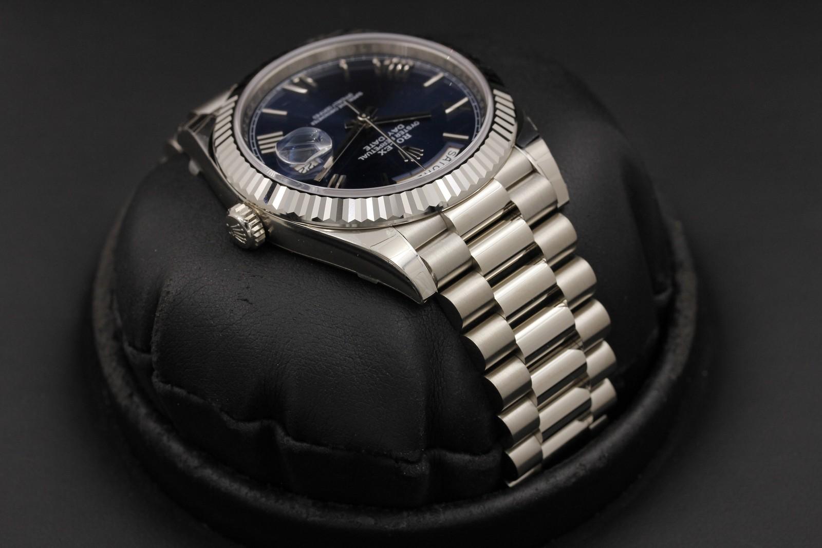 Watch Image 4