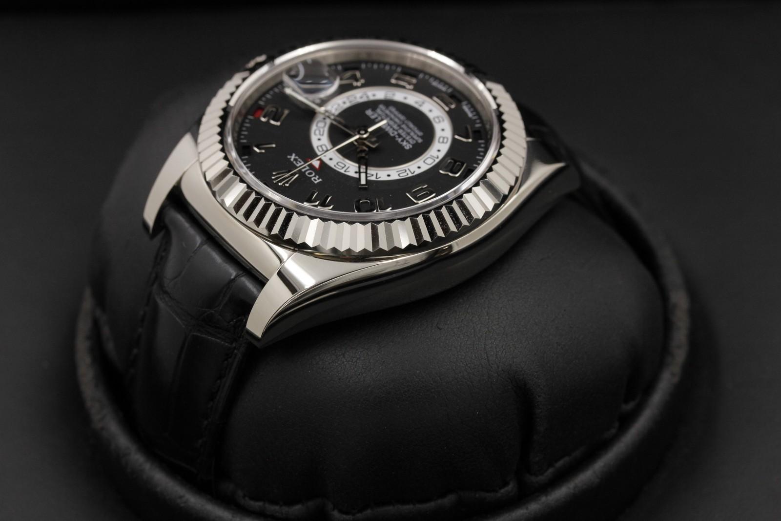 Watch Image 5