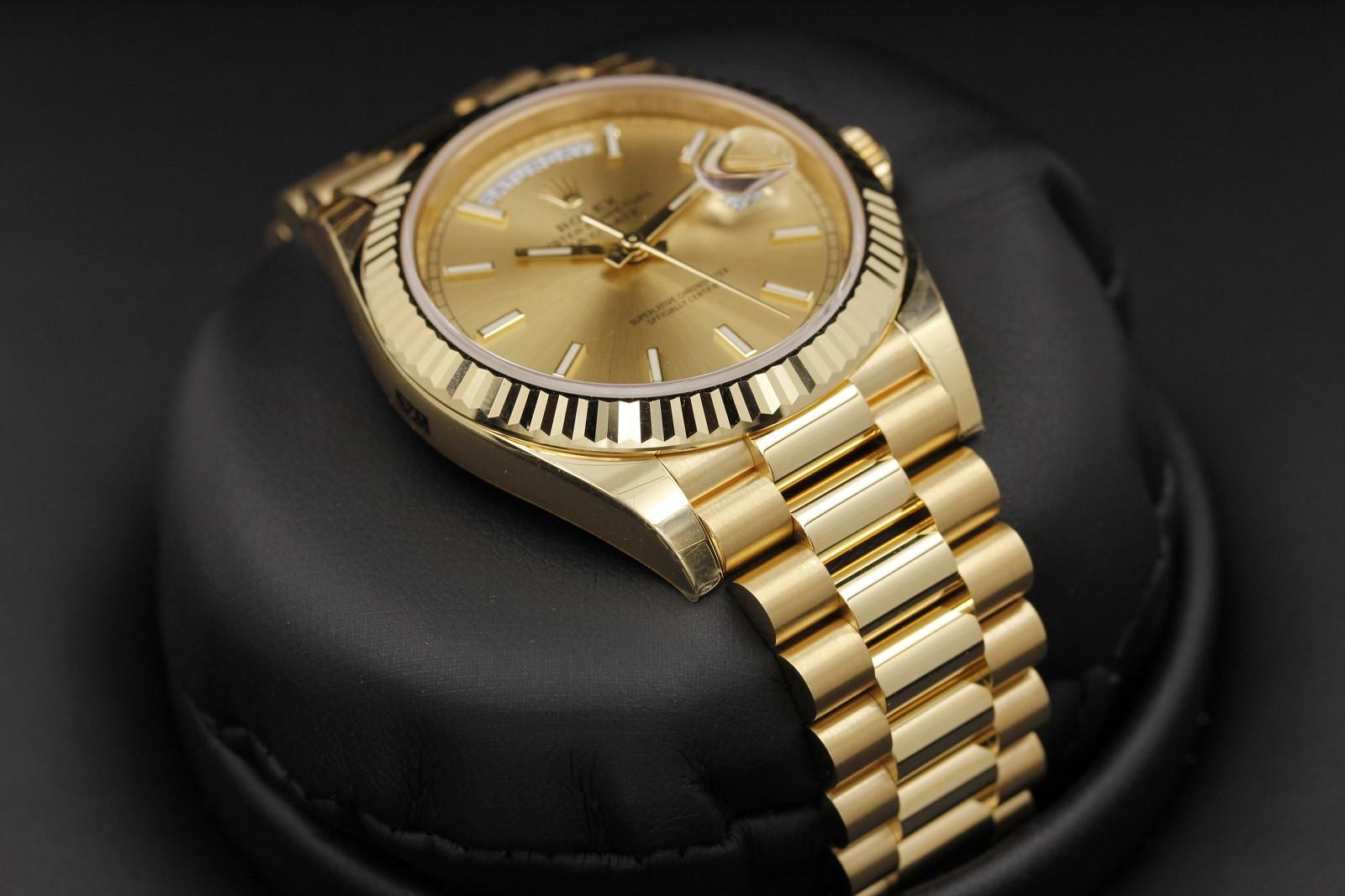 Watch Image 6