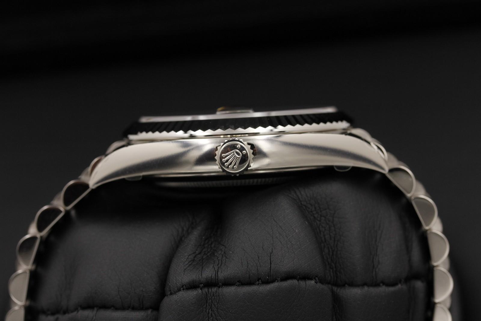 Watch Image 3
