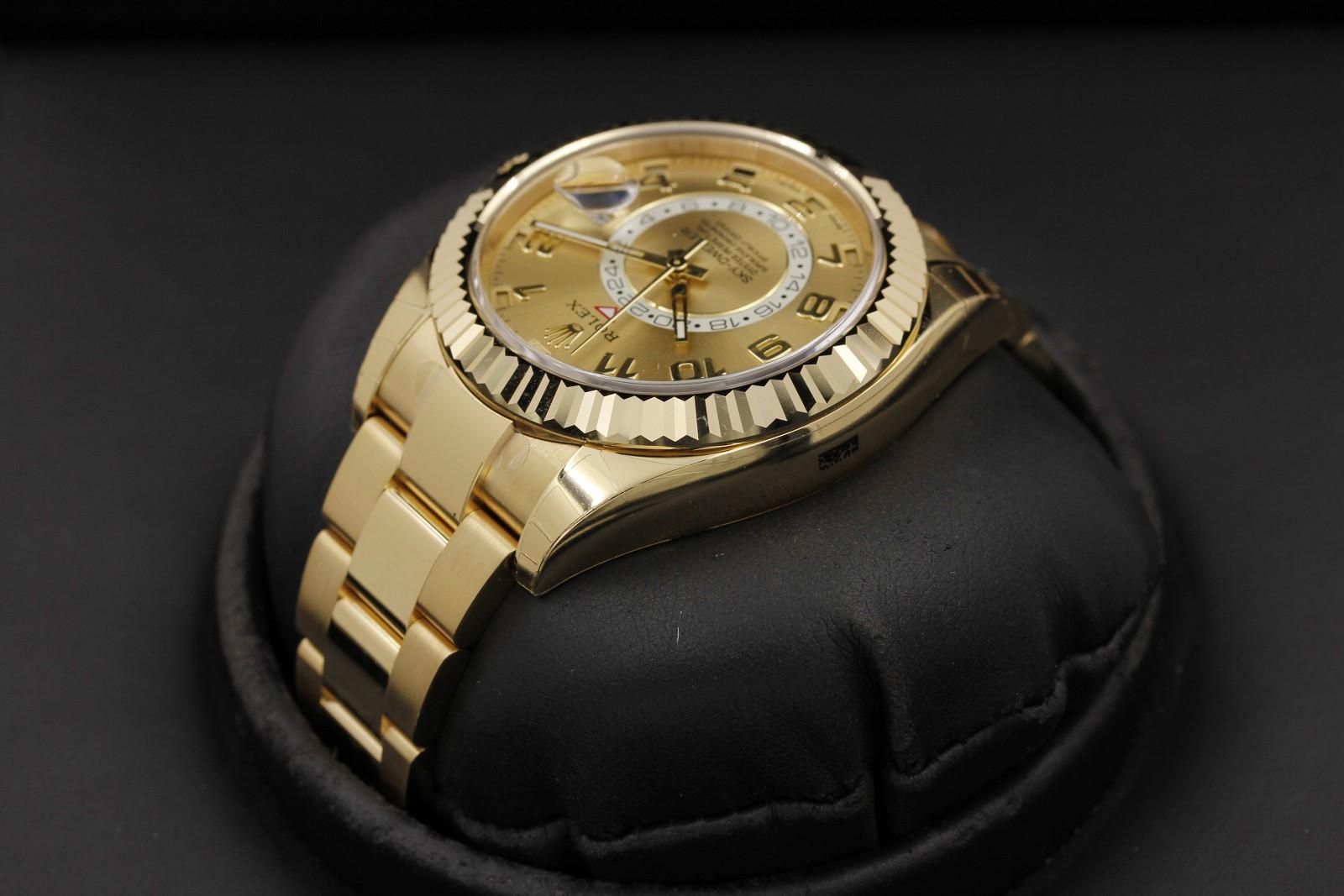 Watch Image 5