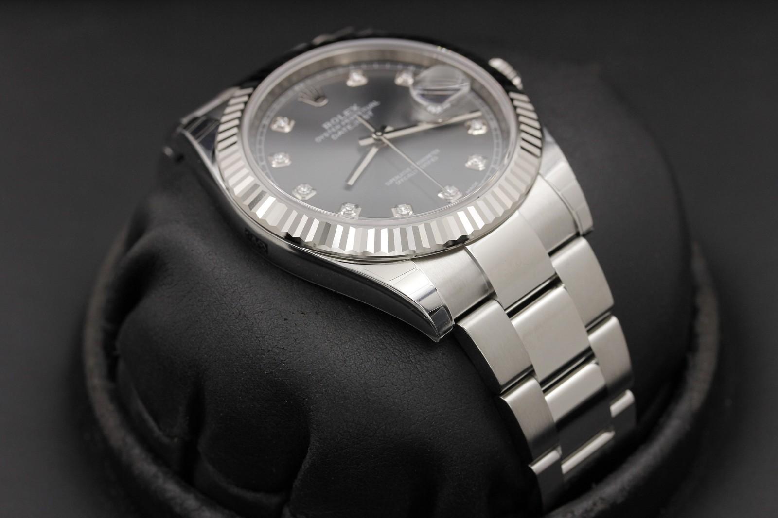 Watch Image 6